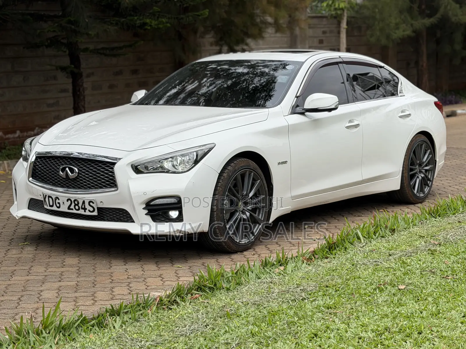Nissan Skyline 2015 White