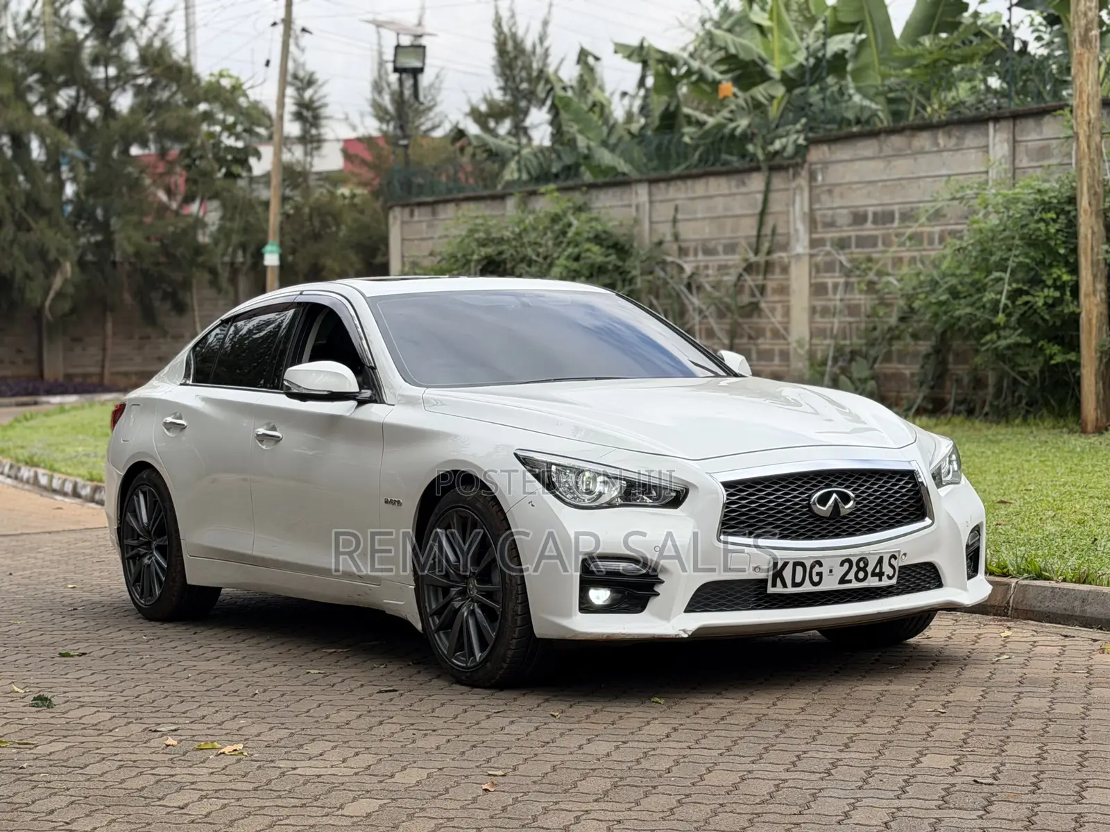 Nissan Skyline 2015 White