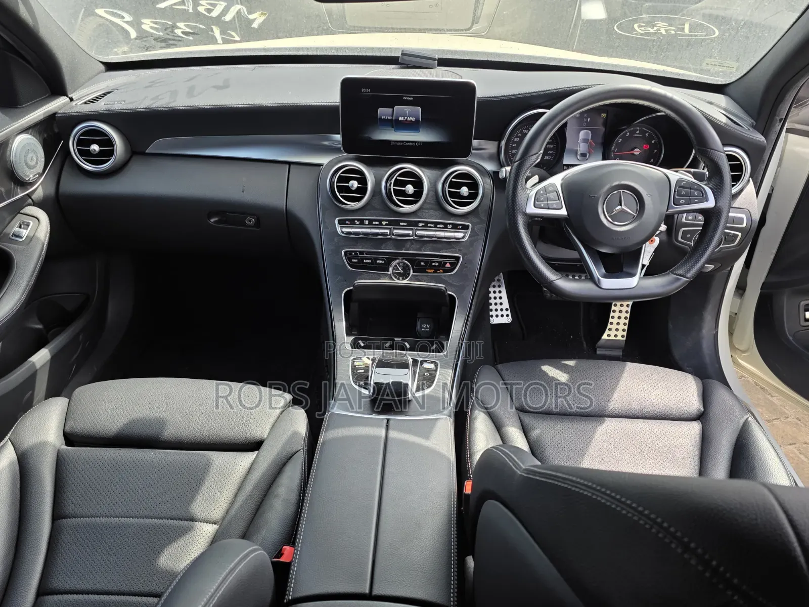 Mercedes-Benz C200 2018 Beige
