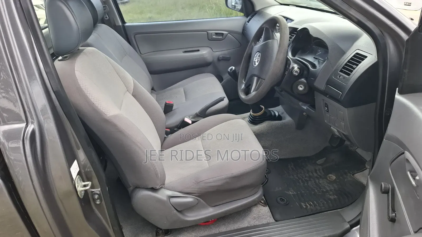 Toyota Hilux 2015 Gray