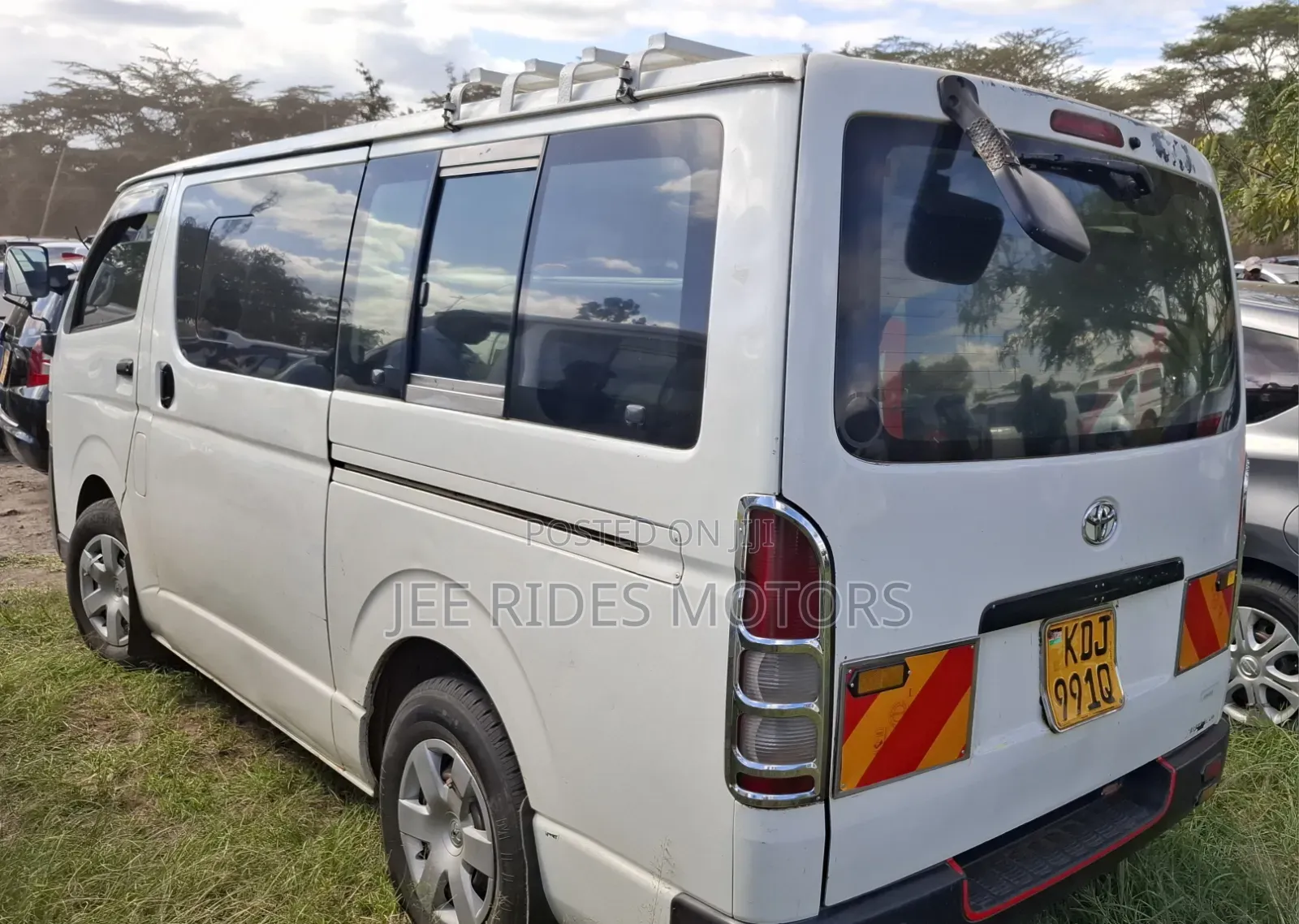 Toyota HiAce 2013 White