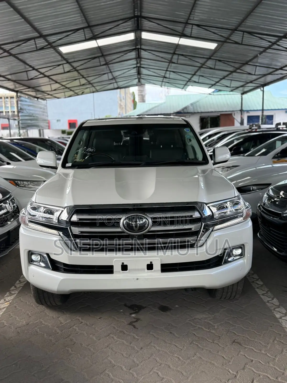 Toyota Land Cruiser 4.6 V8 AX 2019 White