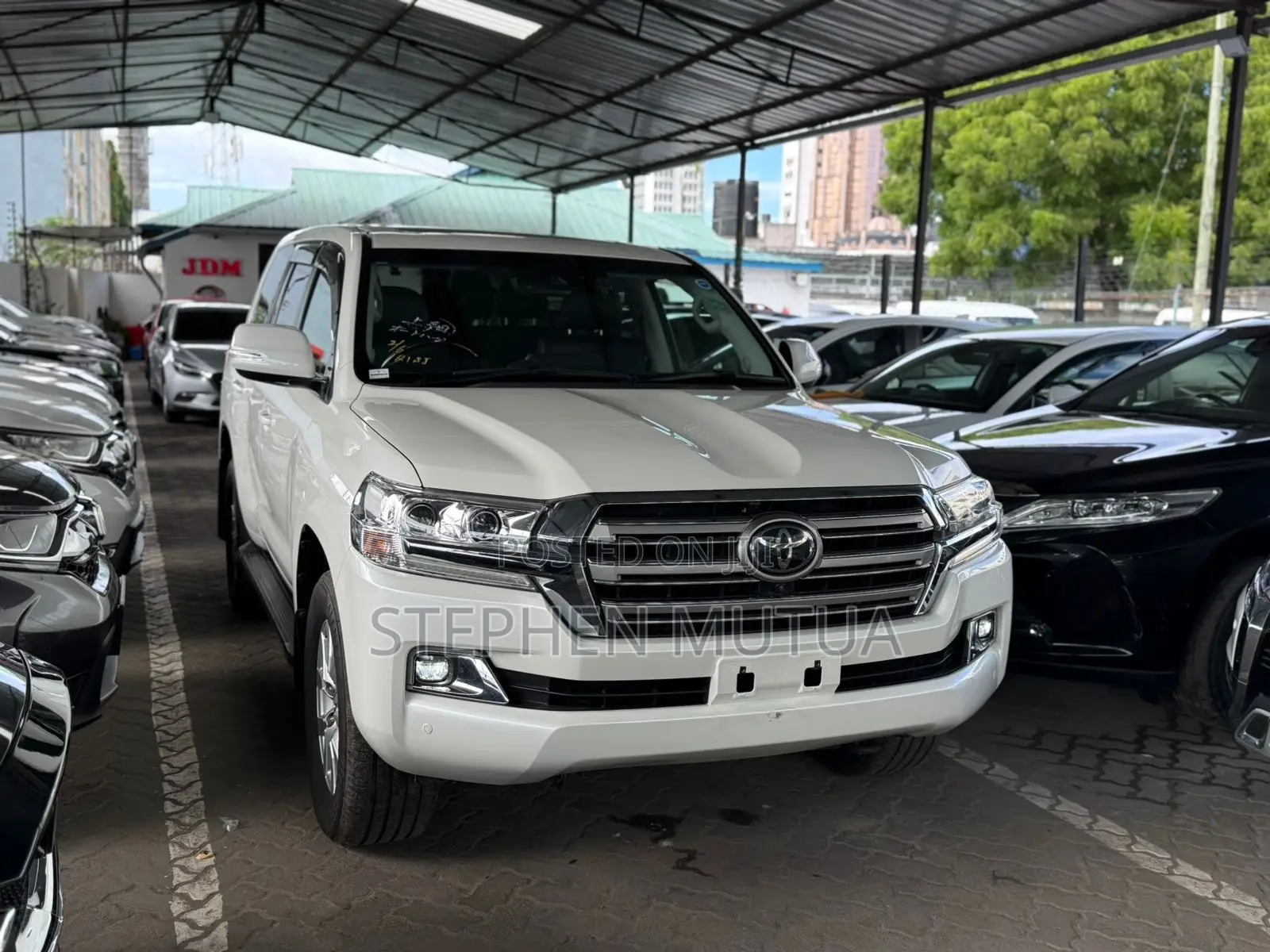 Toyota Land Cruiser 4.6 V8 AX 2019 White