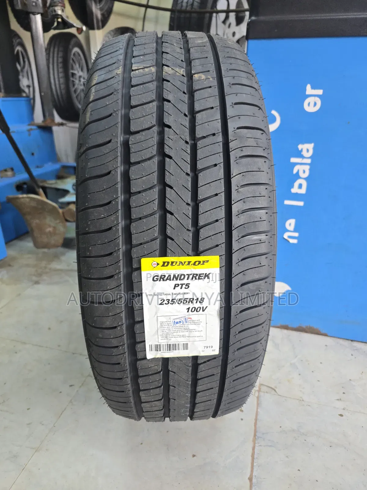 235/55r18 Dunlop Grandtrek Tire