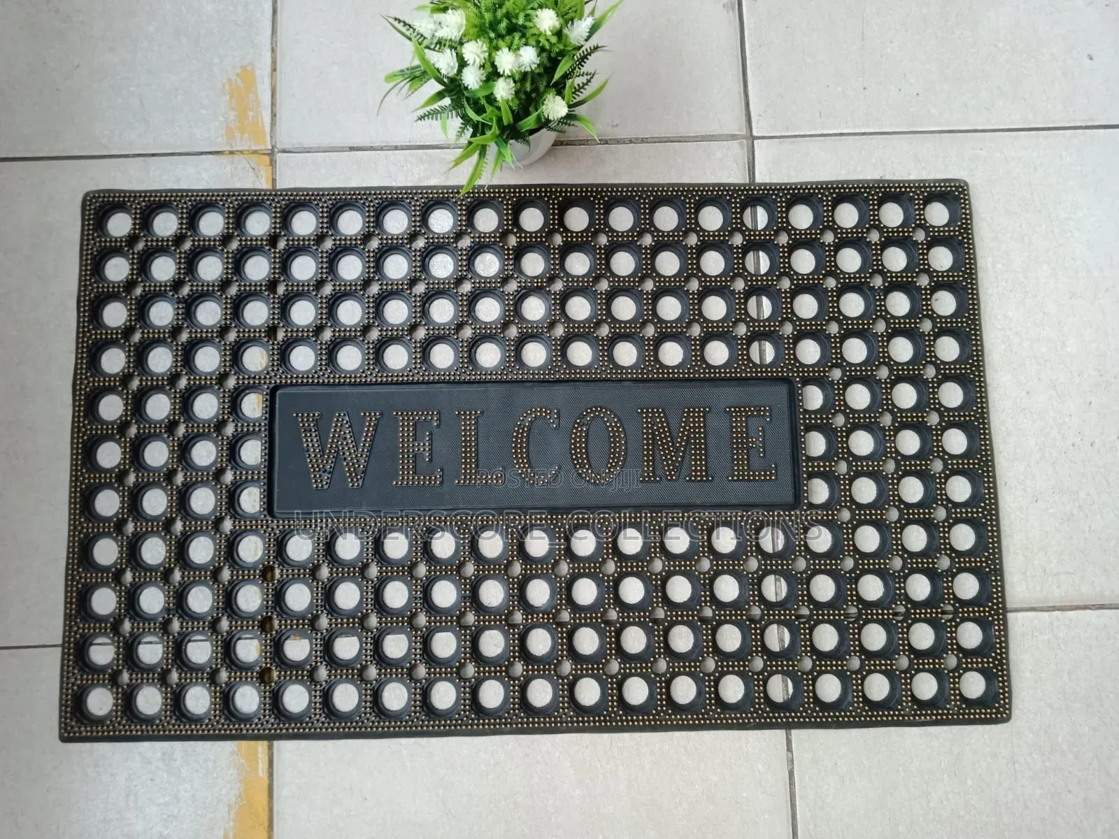 Heavy Plastic Door Mats
Size *50*80* Cm