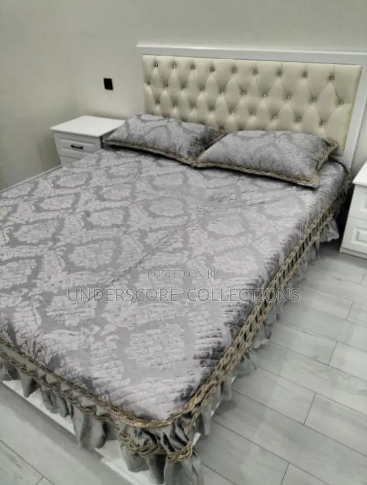 *Heavy* Cotton Bedcovers, 
Size:6*6 With 
2 Pillowcases.