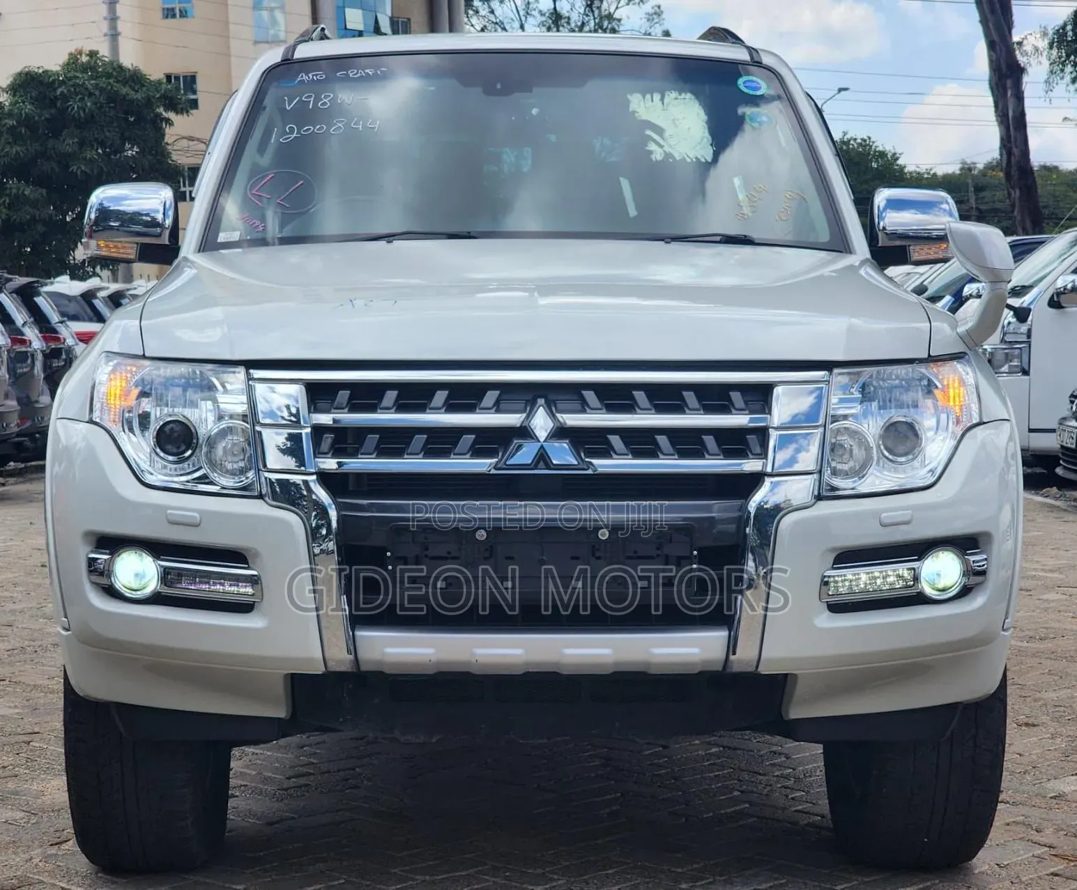 Mitsubishi Pajero 2019 White