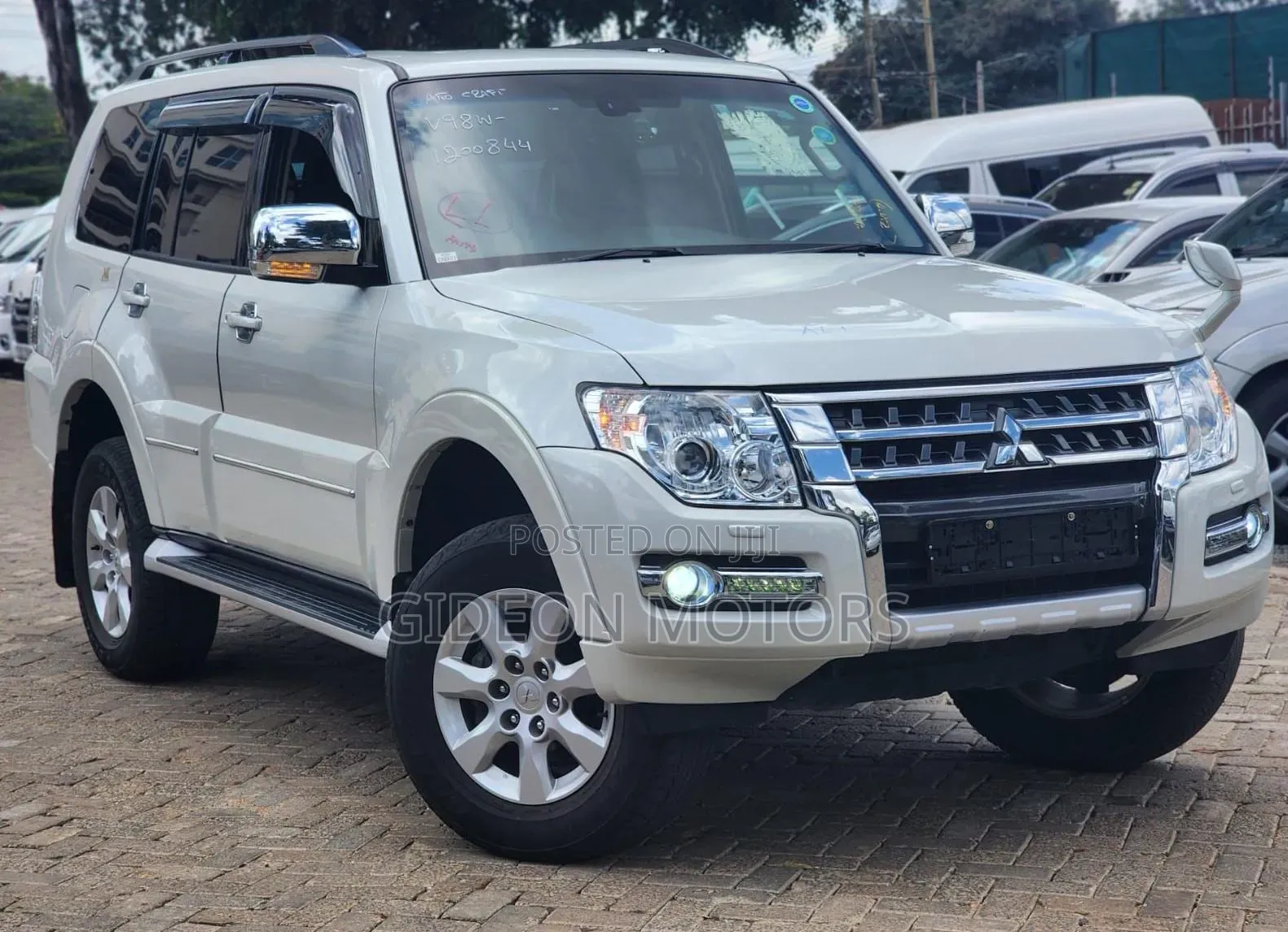 Mitsubishi Pajero 2019 White