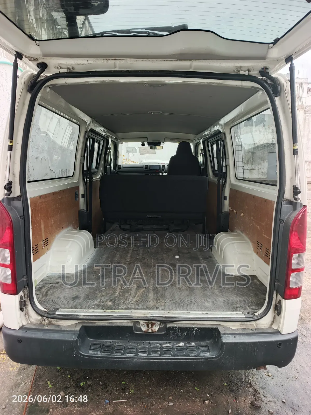 Toyota Grand HiAce 2019 White