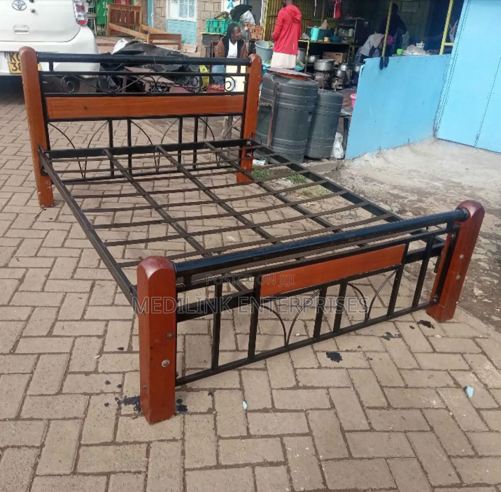 5*6 Wooden Metallic Beds Queen Size