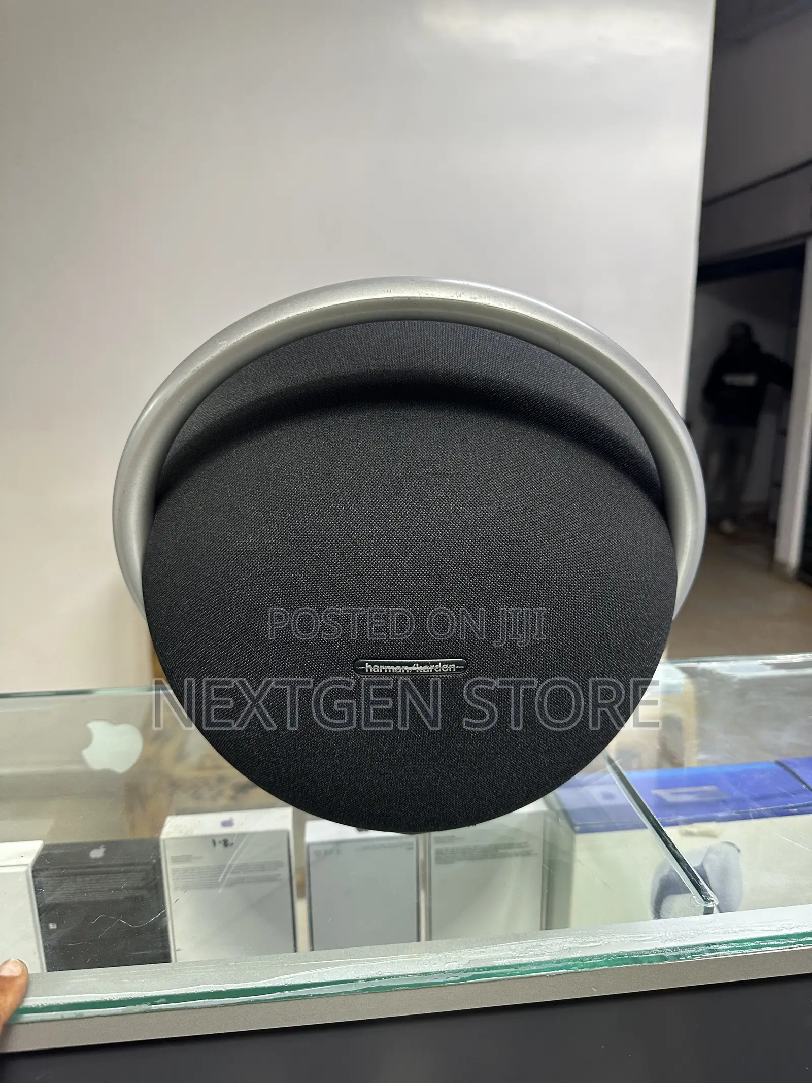 Onyx Studio 8- Harman Kardon