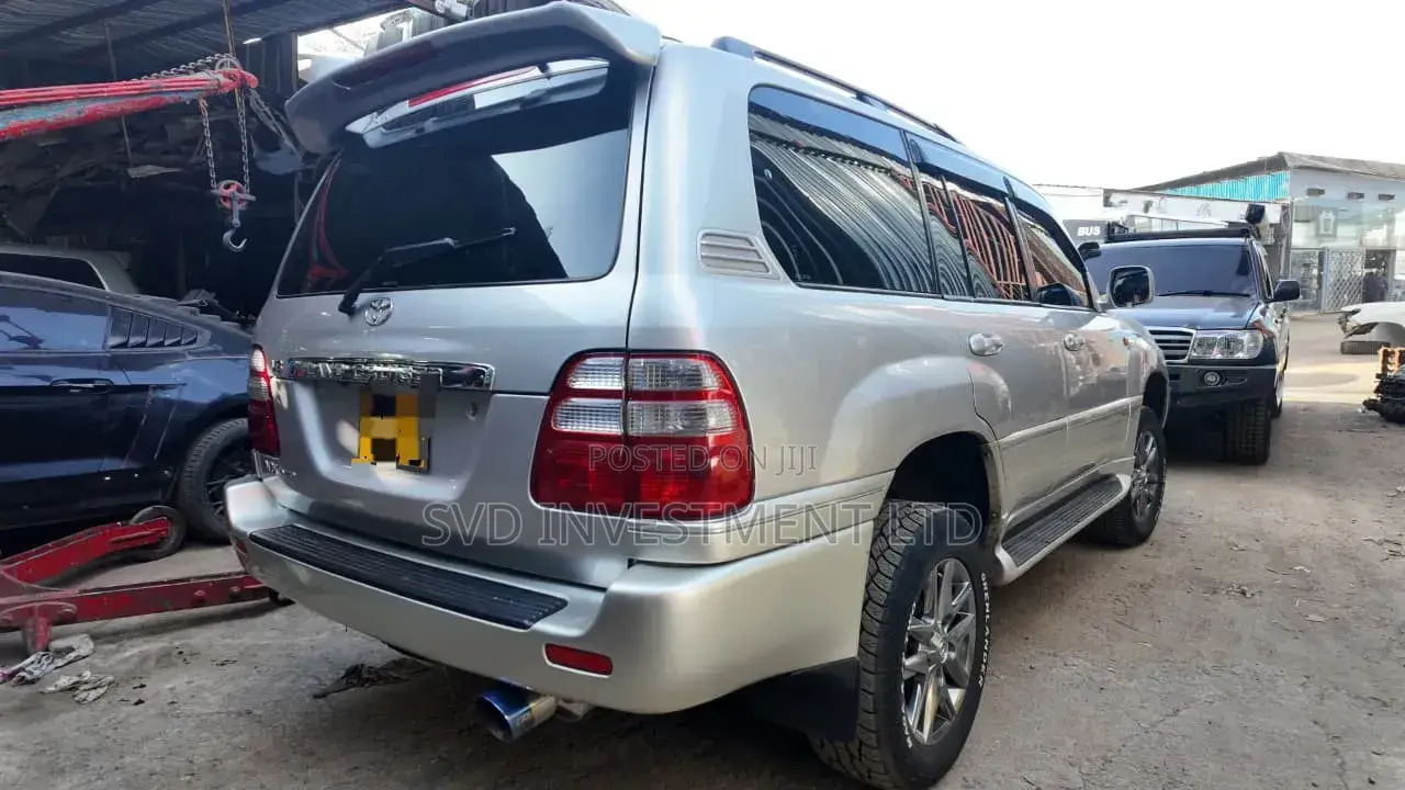 Toyota Land Cruiser 2005 Gray