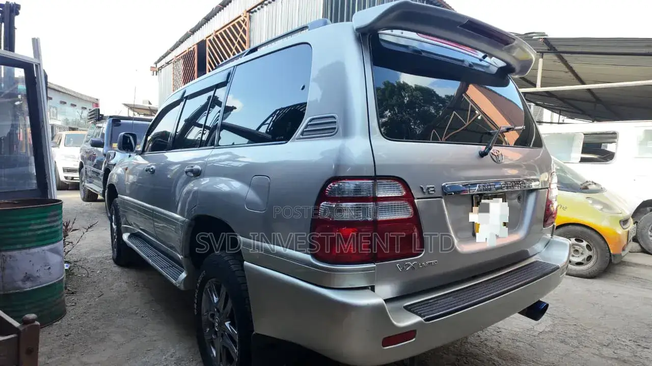 Toyota Land Cruiser 2005 Gray