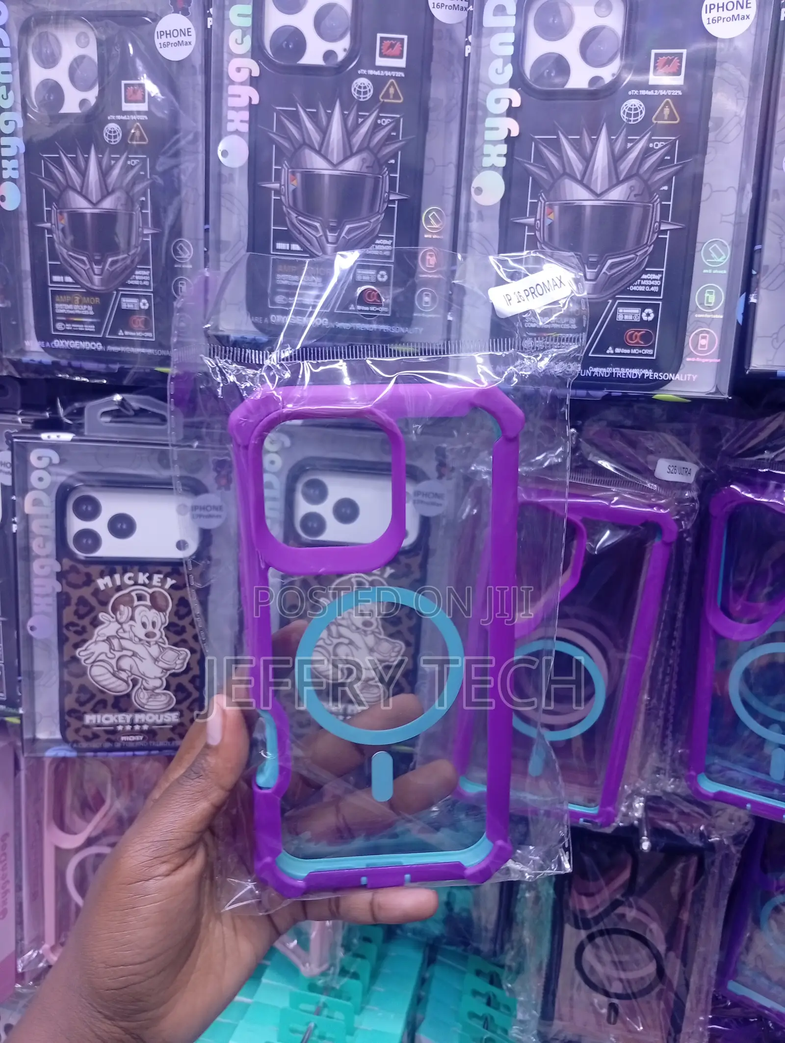 iPhone 16 Pro Max Case Features a Vibrant Purple Frame and a Magsafe