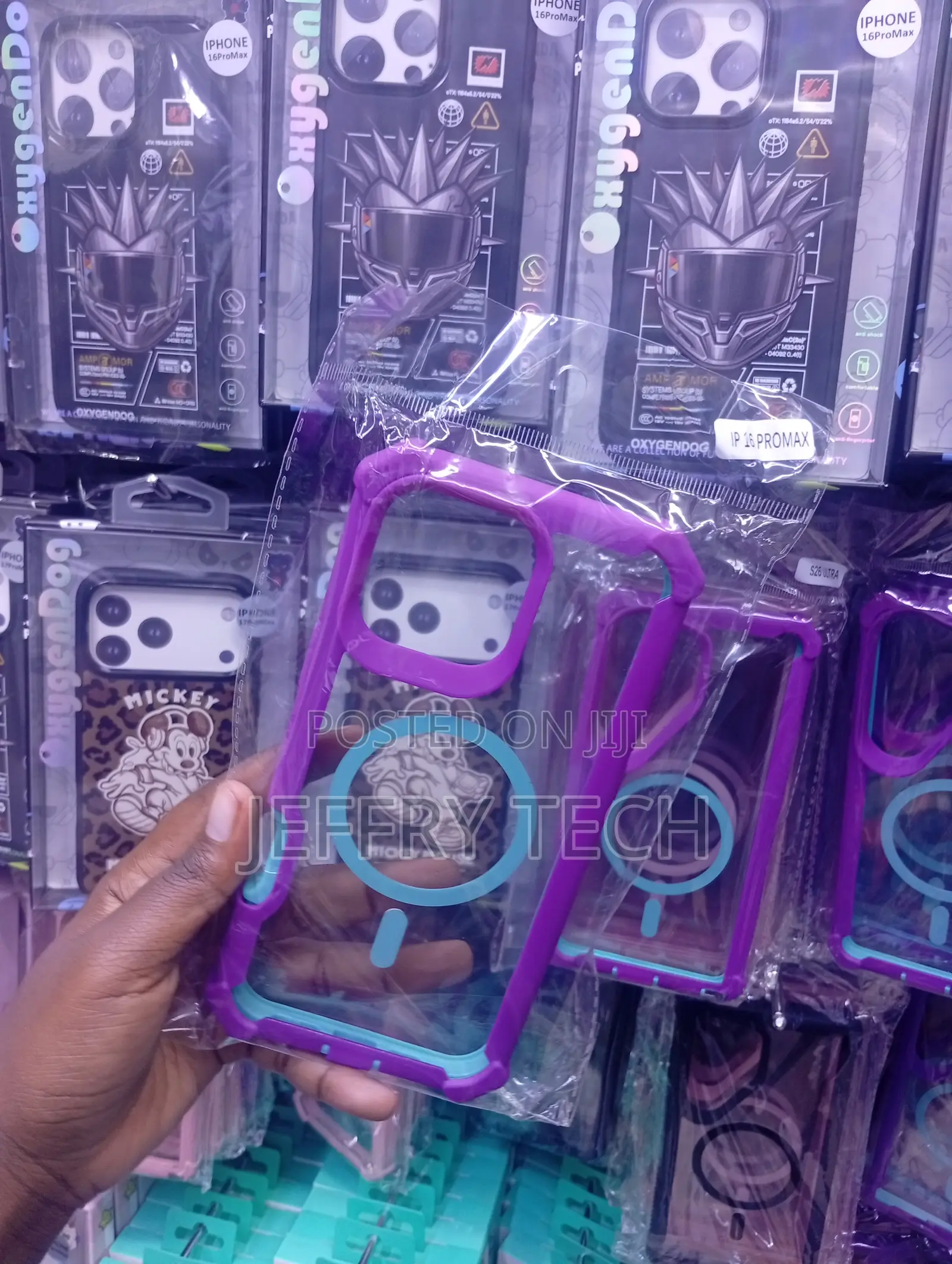 iPhone 16 Pro Max Case Features a Vibrant Purple Frame and a Magsafe