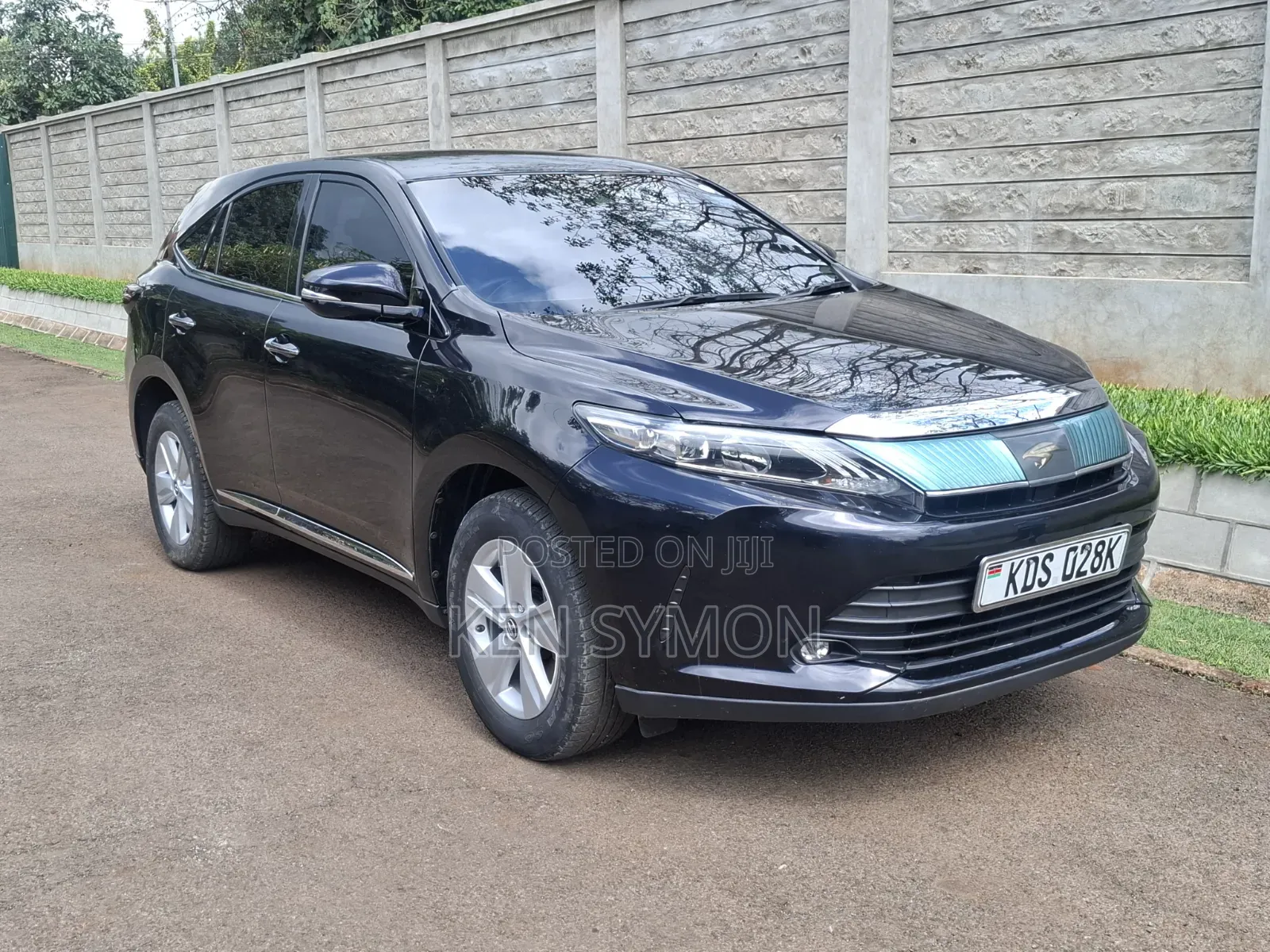 Toyota Harrier 2.0 2017 Black