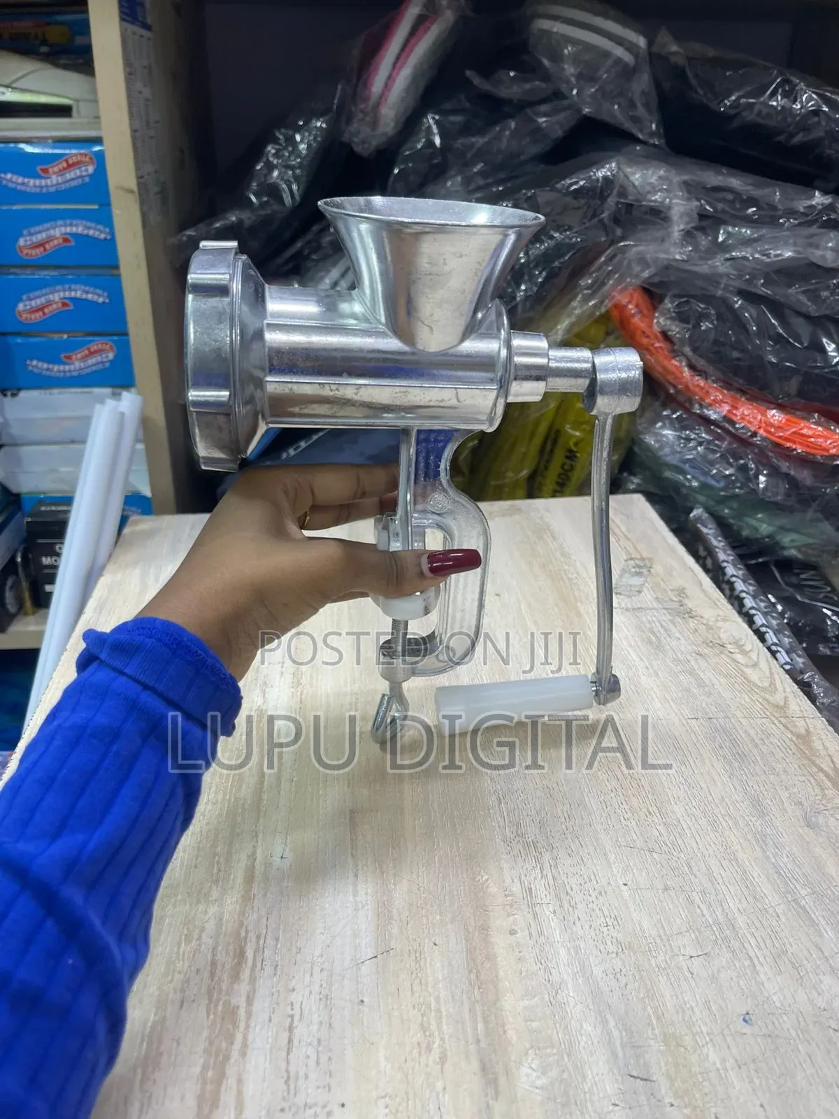 Manual Meat Mincer/ Grinder -8 Inches 
Size. 8
Color: Silver