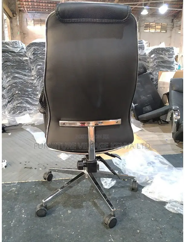 Leather Swivel Executive Office Chair.