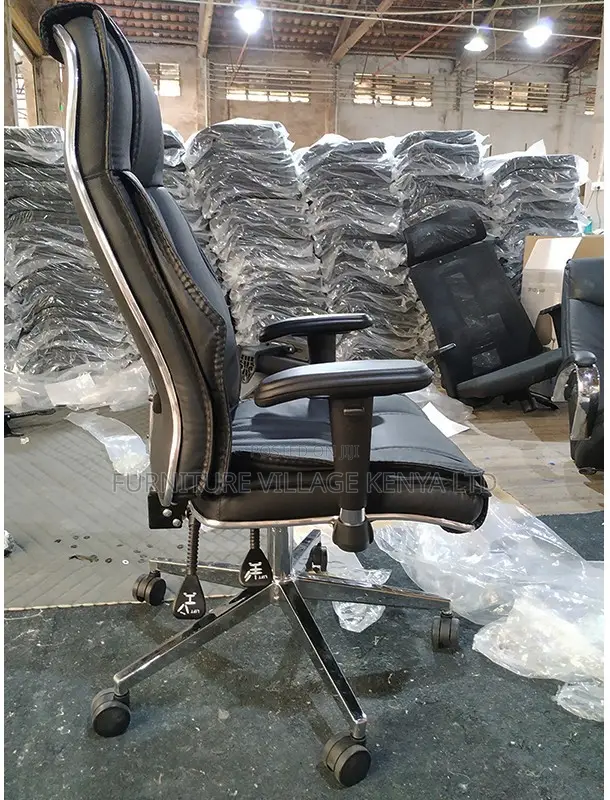 Leather Swivel Executive Office Chair.