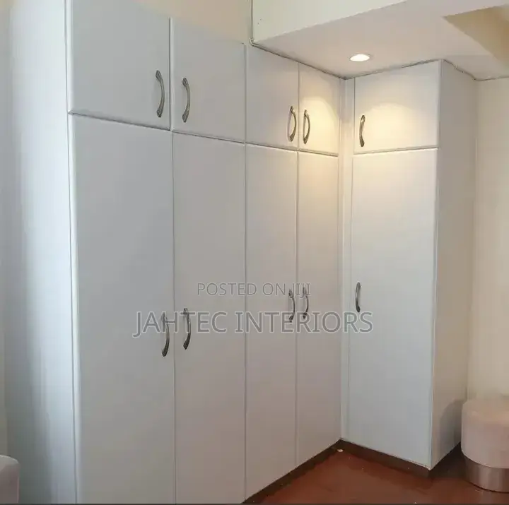 High Quality Kitchen Cabinets and Wardrobes With Gloss MDF Board