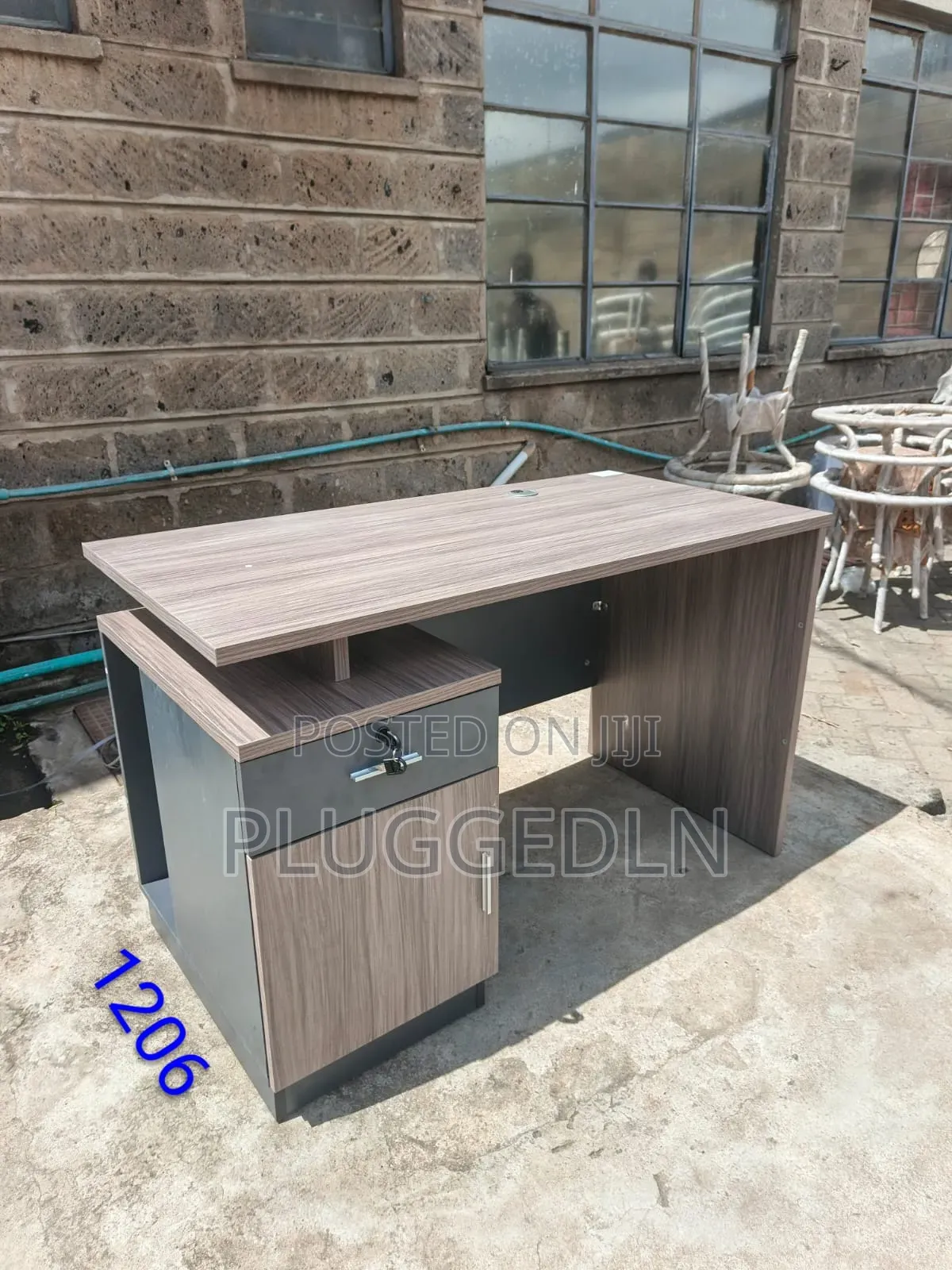 Modern 1.2m Office Desk .