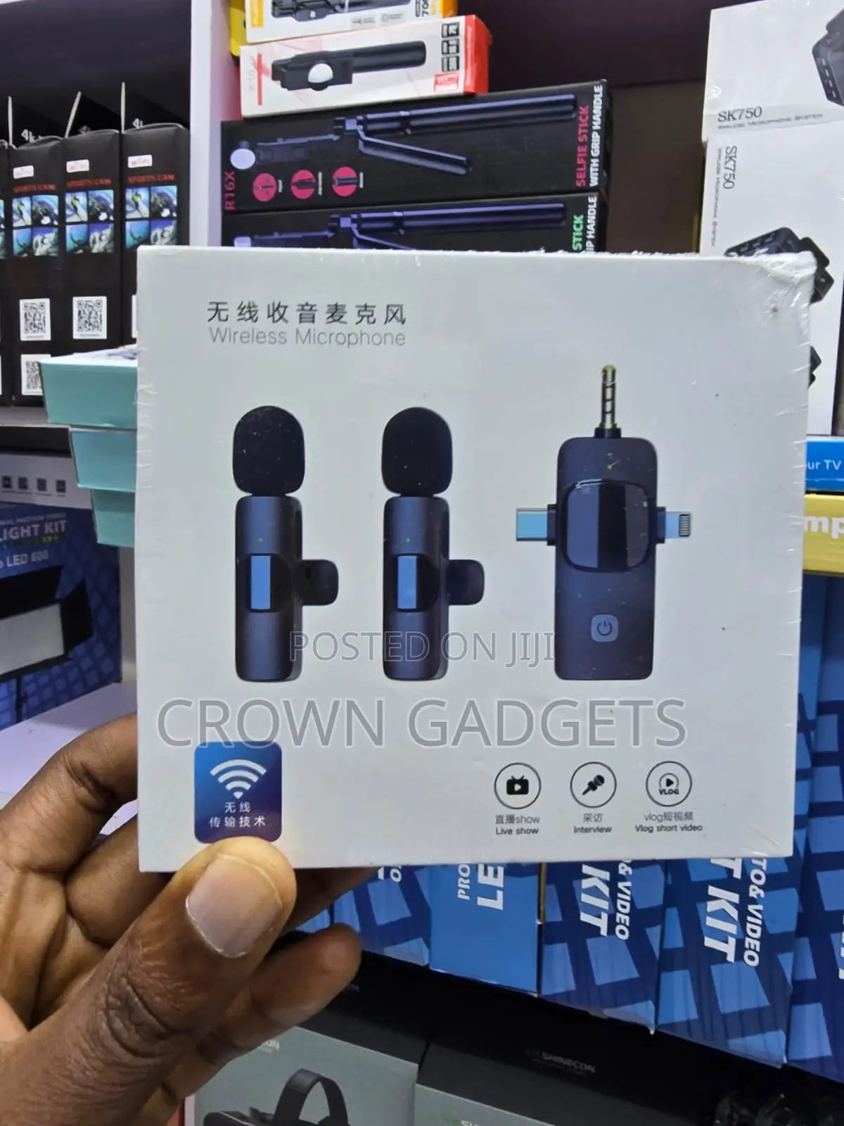 3-in-1 Lavalier Microphone System for Vlogging Interviews