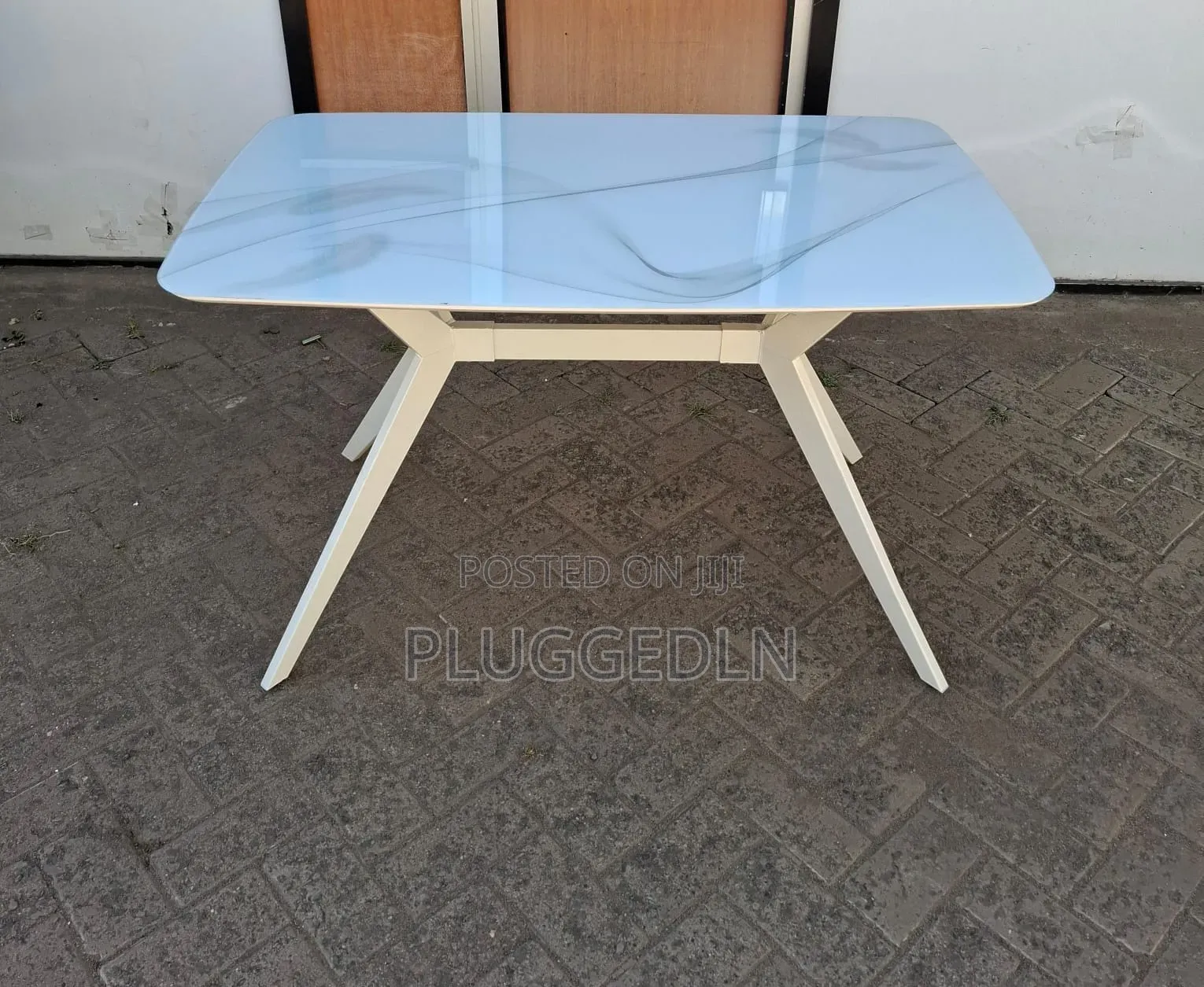 Modern 4-Seater Glass Dining Table