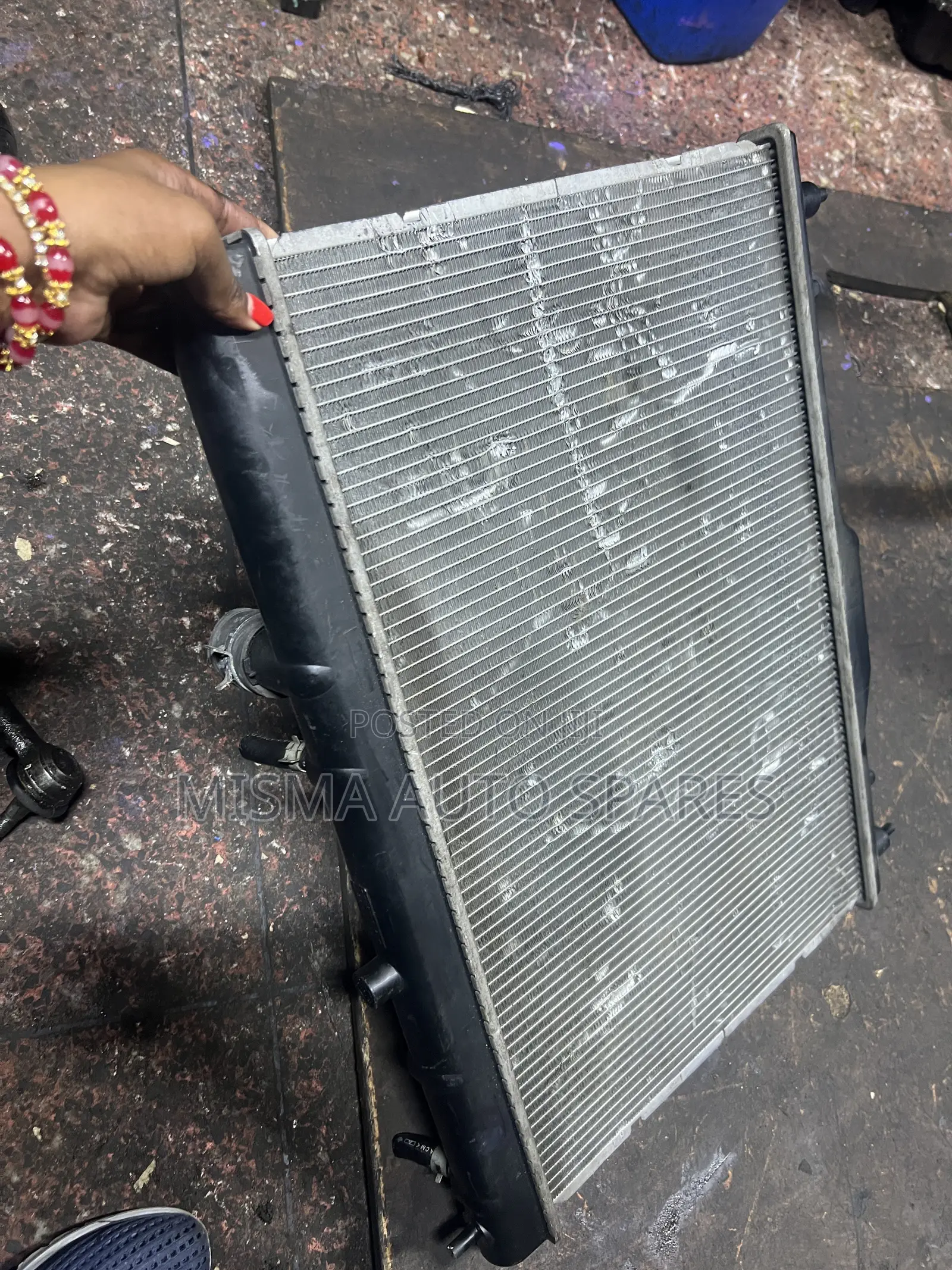 Nissan Tiida Radiator