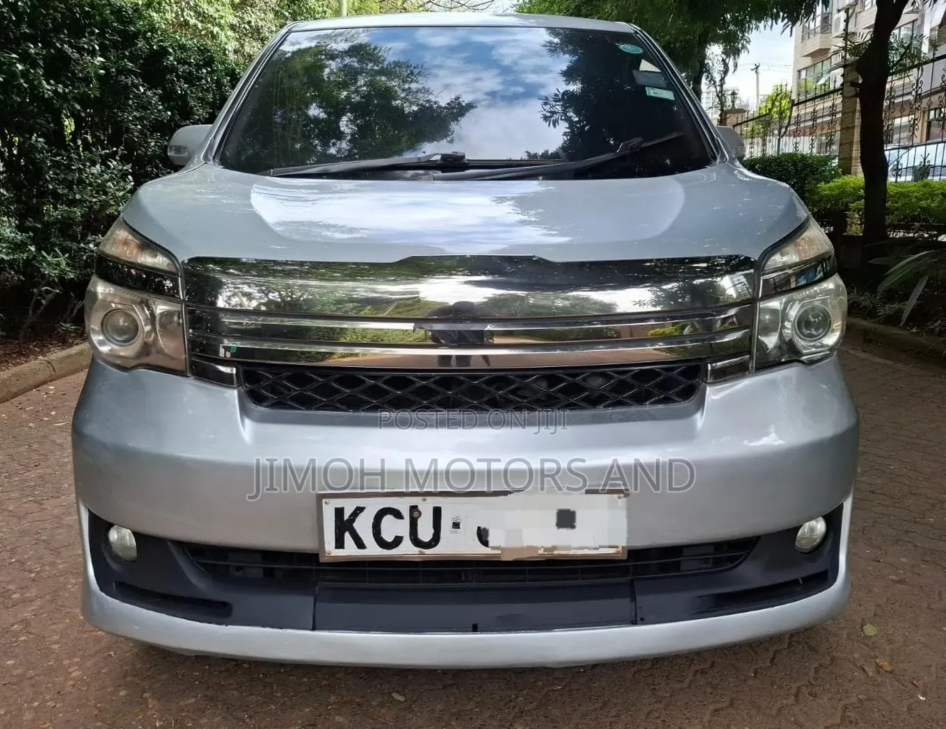 Toyota Voxy 2012 Silver