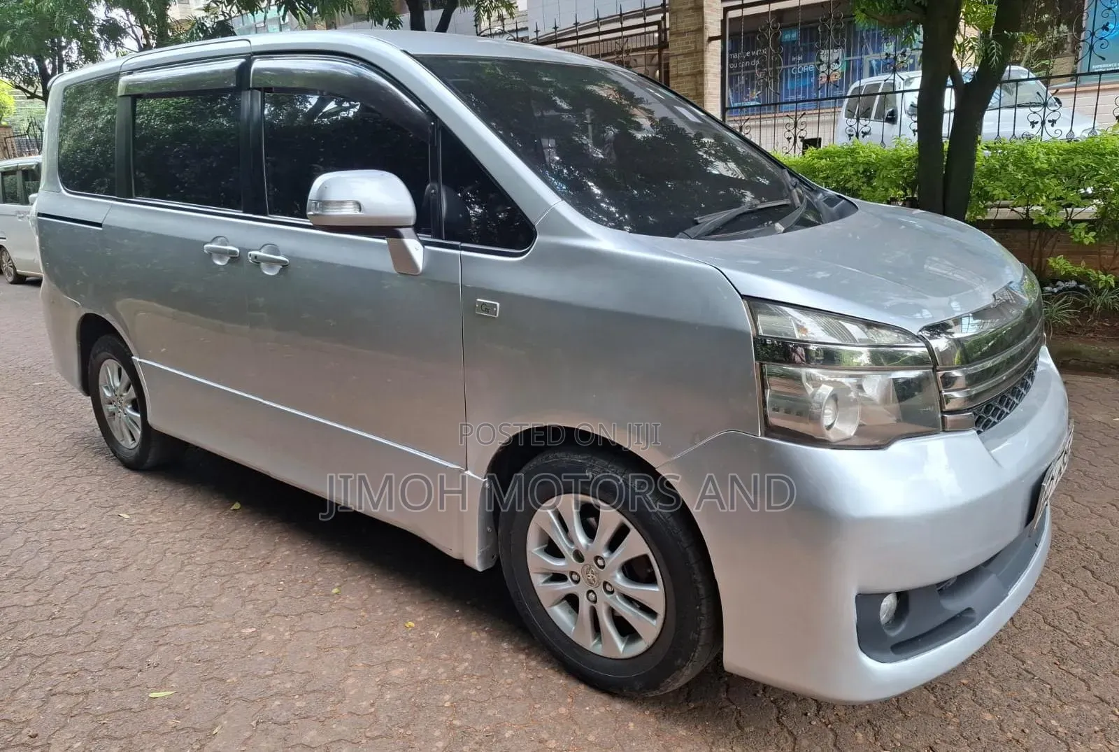 Toyota Voxy 2012 Silver