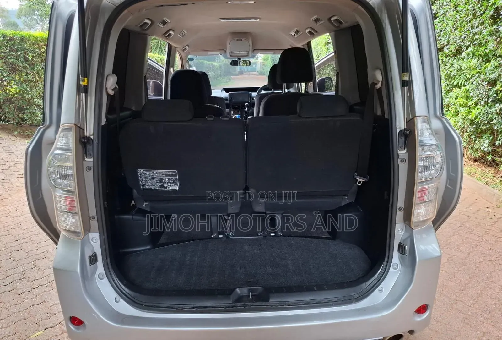 Toyota Voxy 2012 Silver