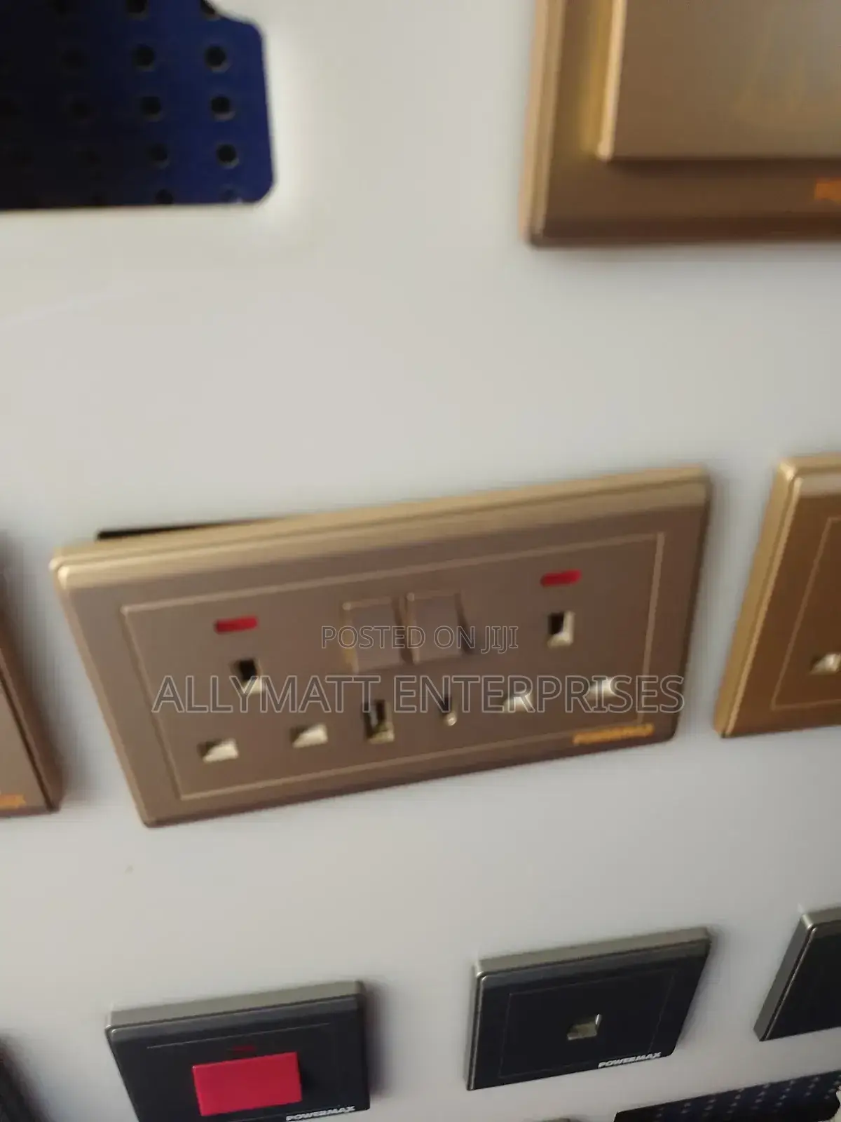 Double Wall Plug Socket (2 Gang)