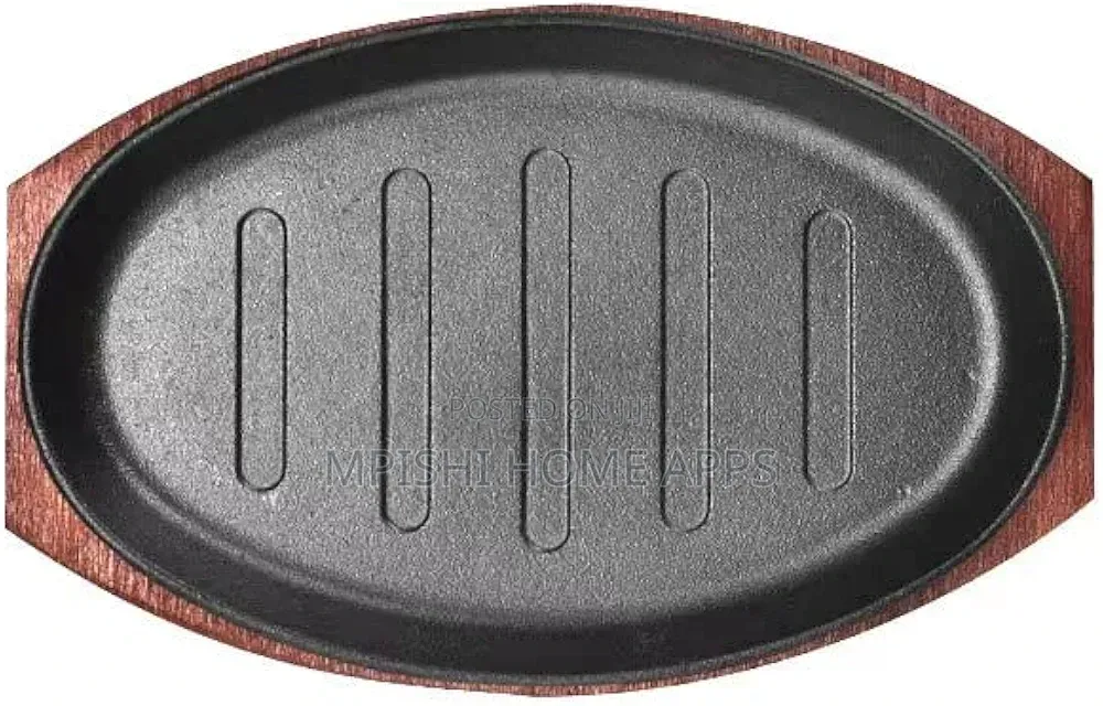 Cast Iron Hot Sizzling Plate With a Wooden Tray