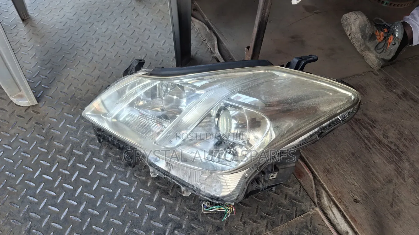 Toyota Crown Headlight Xenon 2010-2013 Model