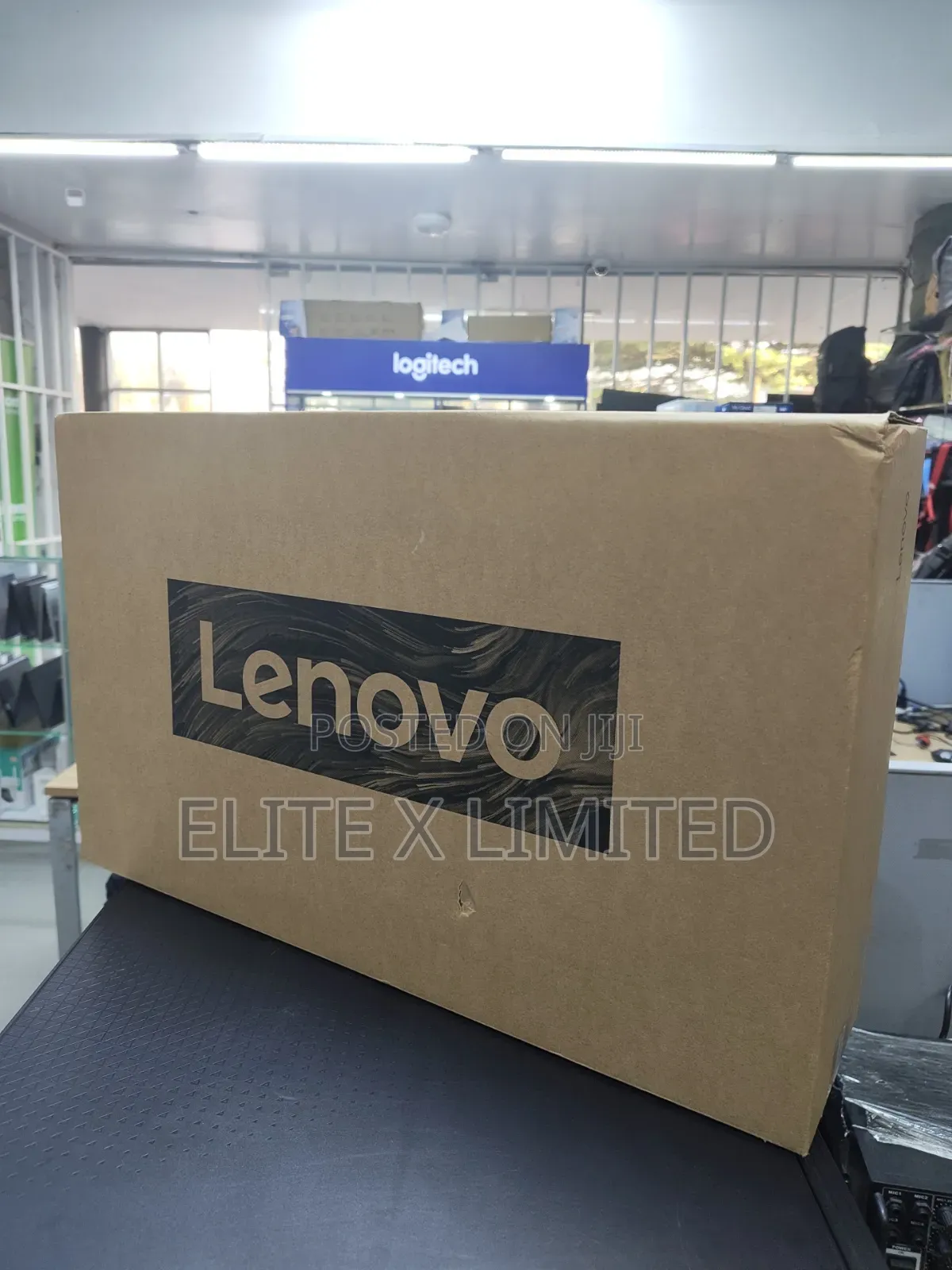 New Laptop Lenovo V15 8GB Intel Core i5 SSD 256GB