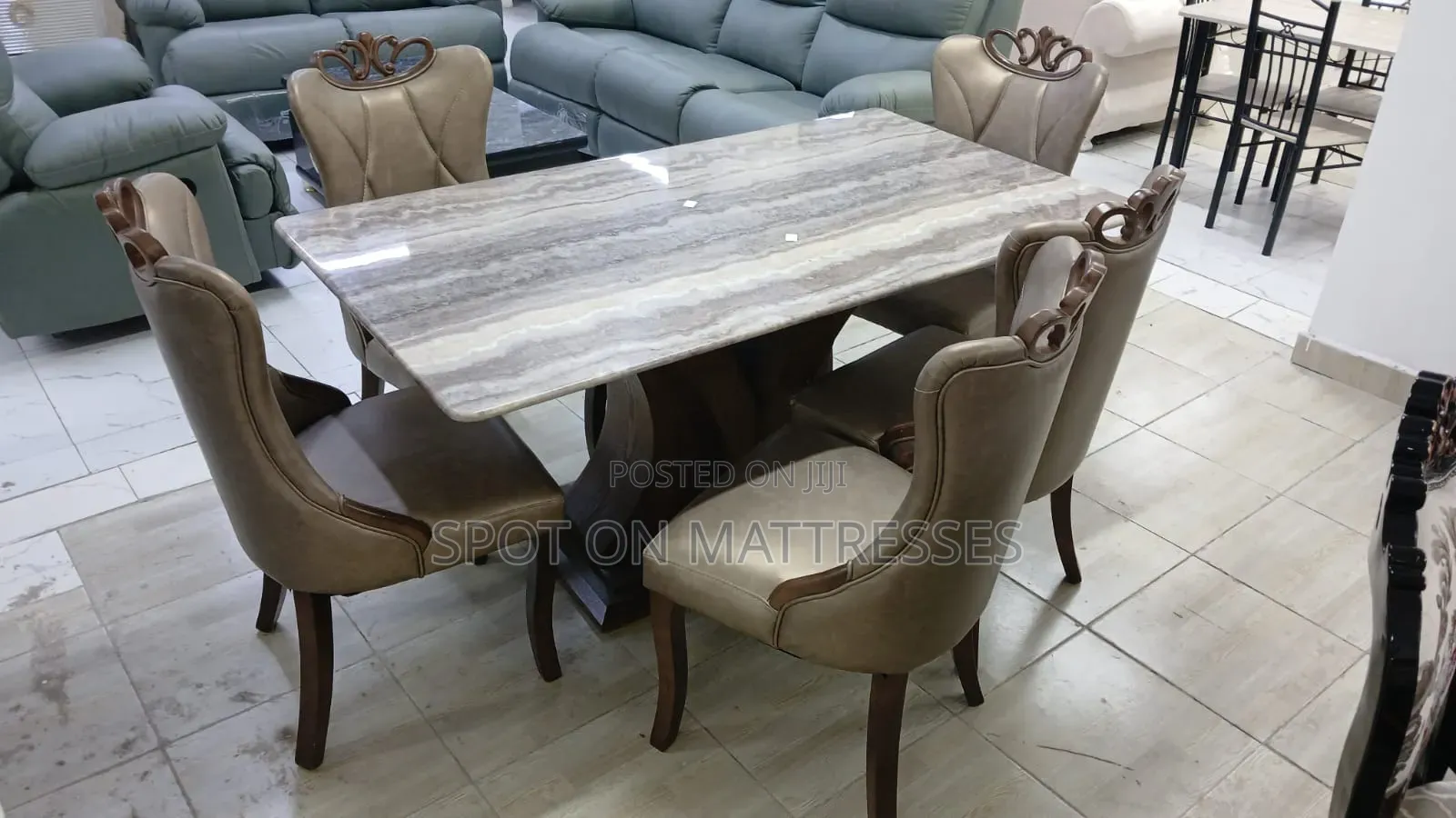 Splendid 6-Seater Dining Set. 100% Pure Leather Seats. Free Delivery!!