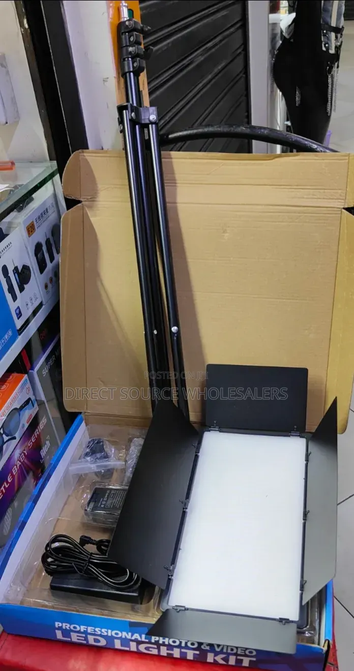 Led 800 Studio Light – Bright Adjustable Video Light