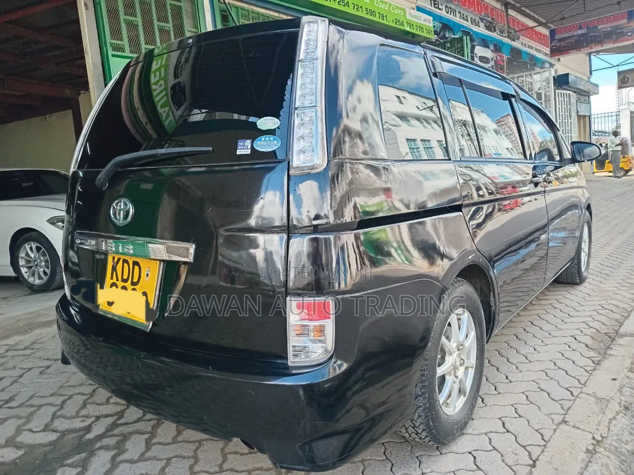 Toyota ISIS 2014 Black