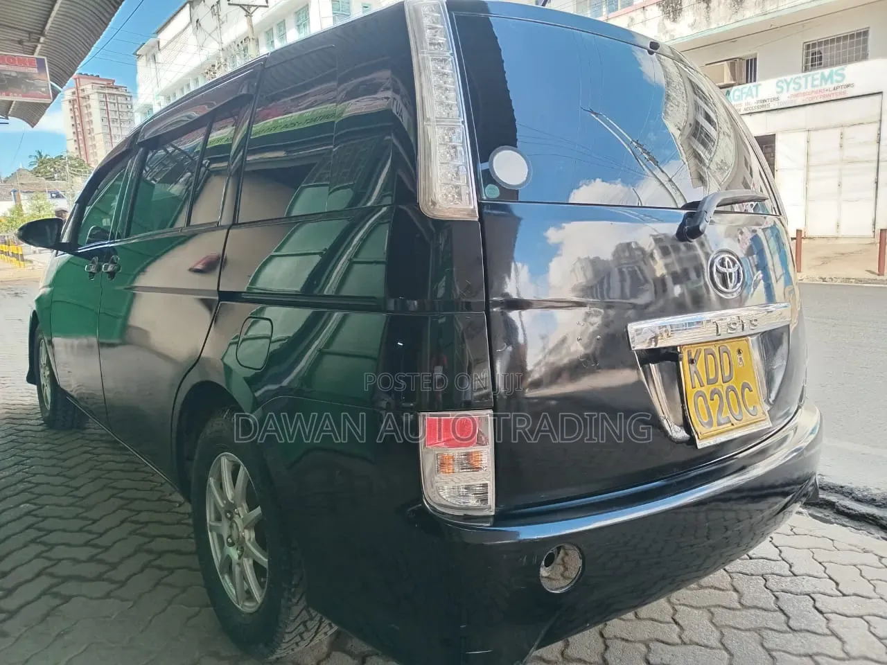 Toyota ISIS 2014 Black