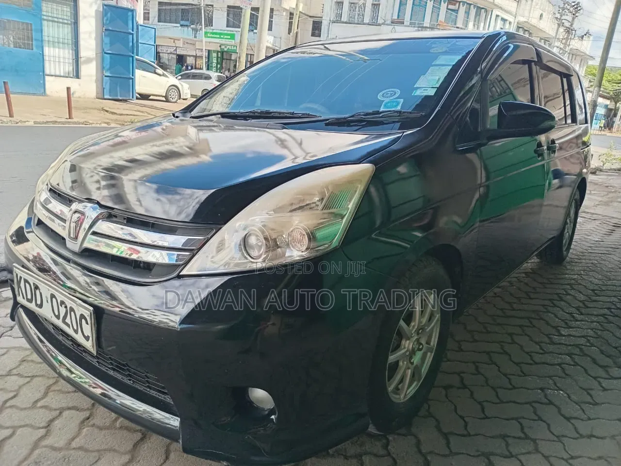 Toyota ISIS 2014 Black