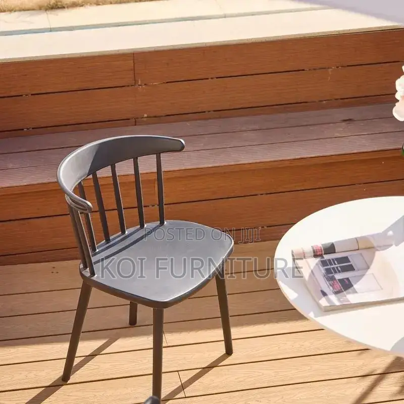 Dining Chairs; Plastic Armless Noridic Dining Chairs