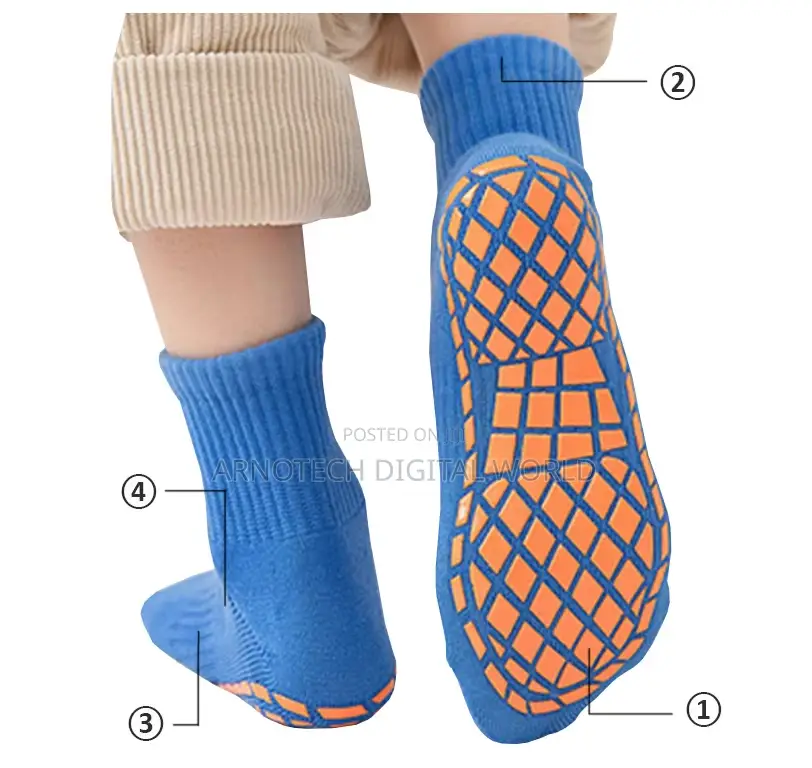 Non-Slip Trampoline Socks With Grippers/Yoga Shoes