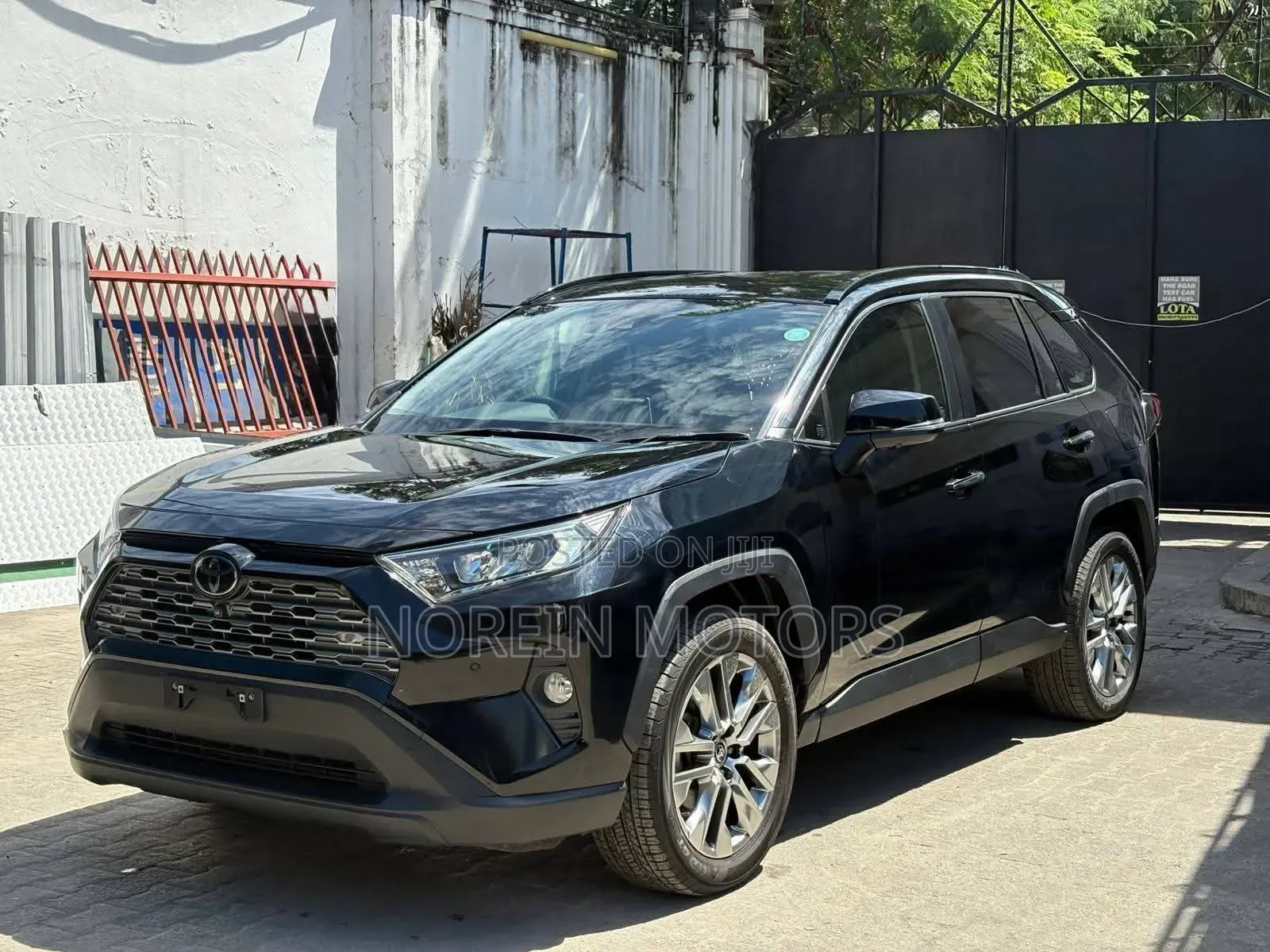 Toyota RAV4 Hybrid 2020 Matt Black