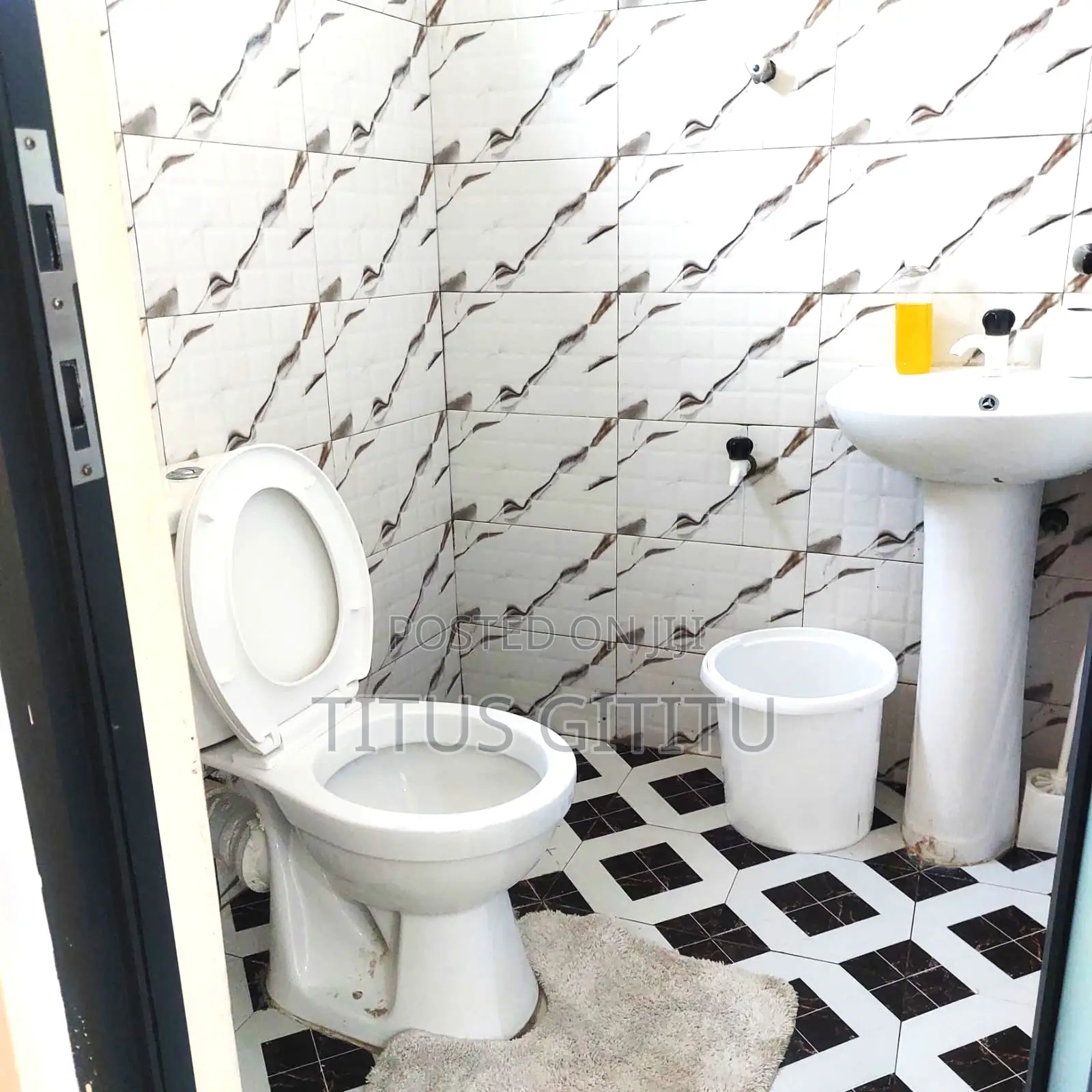 Spacious Studio Airbnb Mombasa Cbd, Ganjoni | Near SGR Sapphire