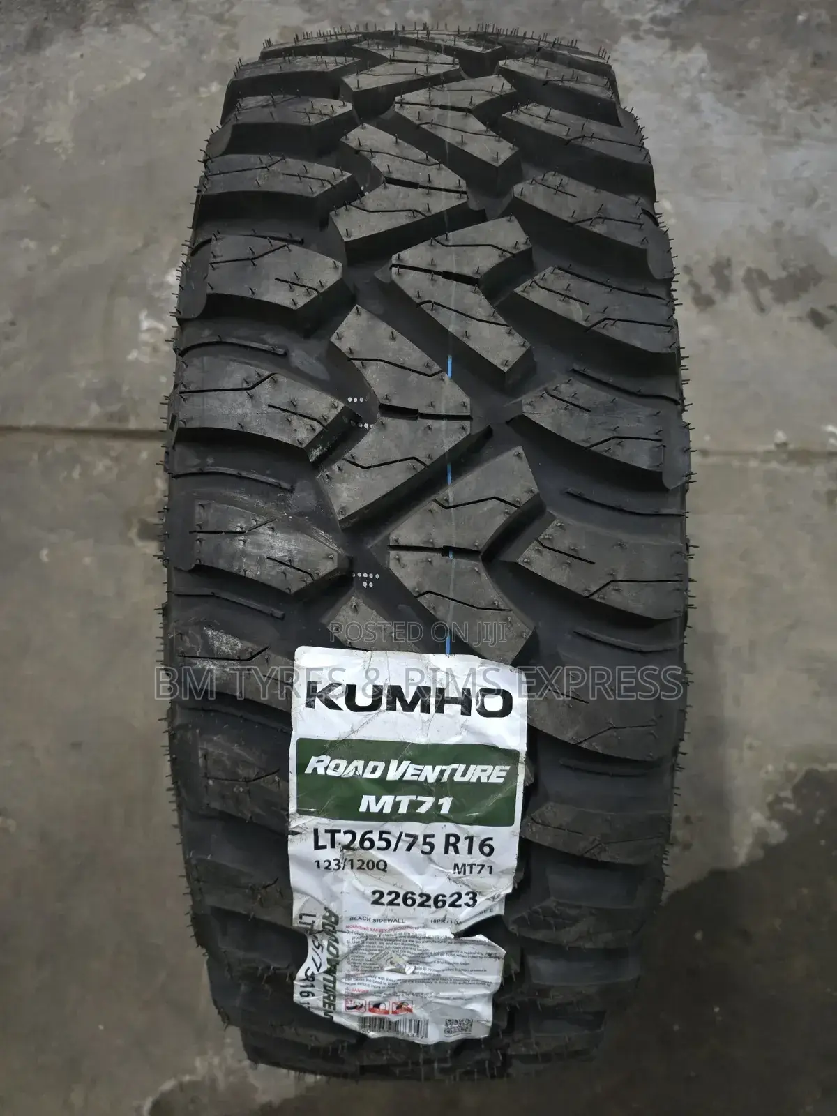265 /75 R16 Khumo Tires (Mud Terrein) Korea.