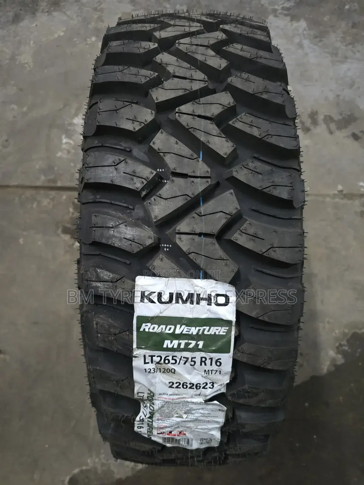265 /75 R16 Khumo Tires (Mud Terrein) Korea.