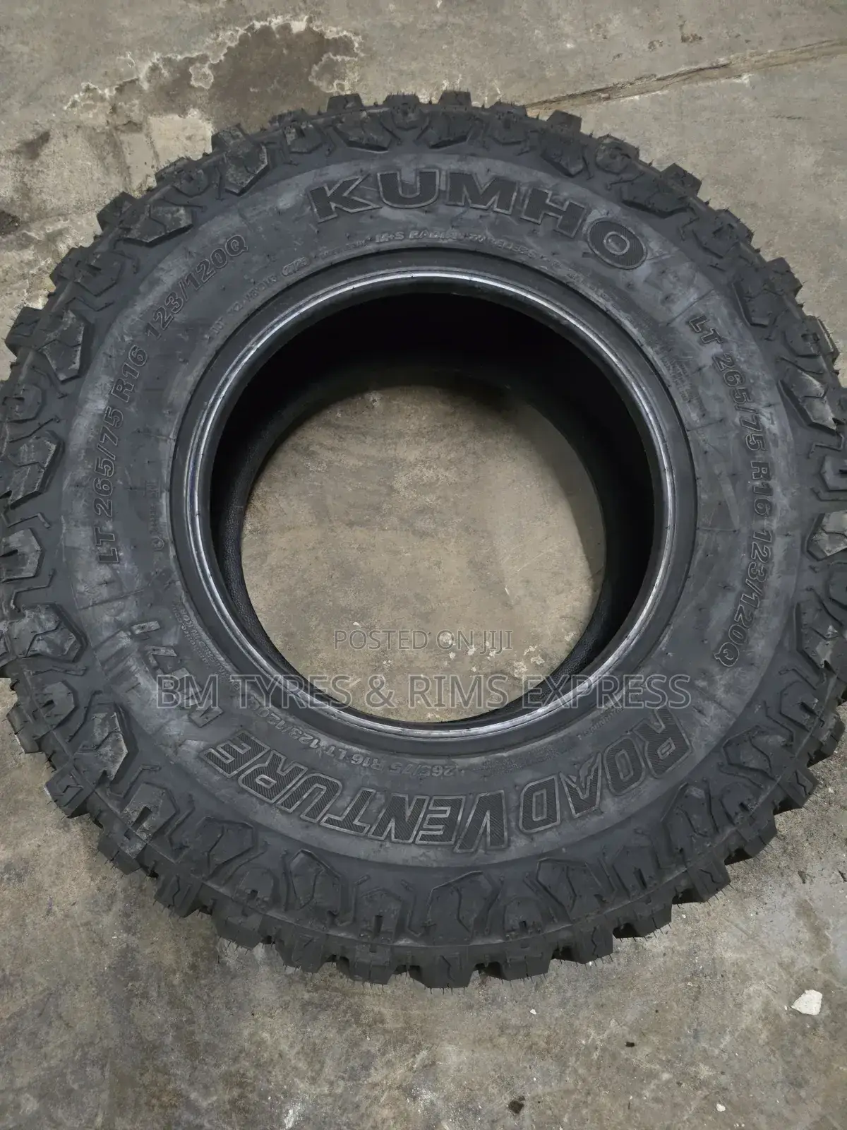 265 /75 R16 Khumo Tires (Mud Terrein) Korea.