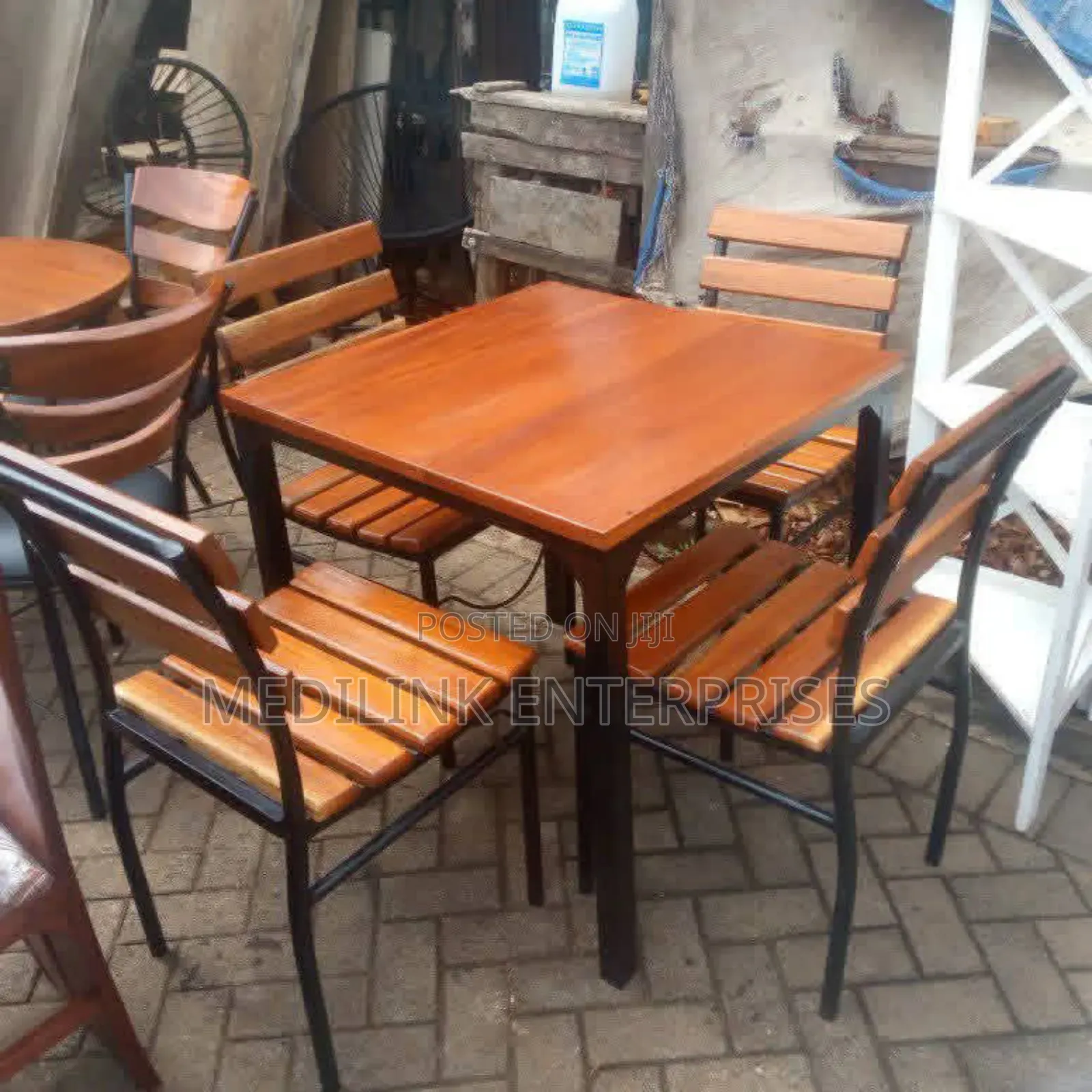 Amr Wooden Metallic Restaurants Tables
