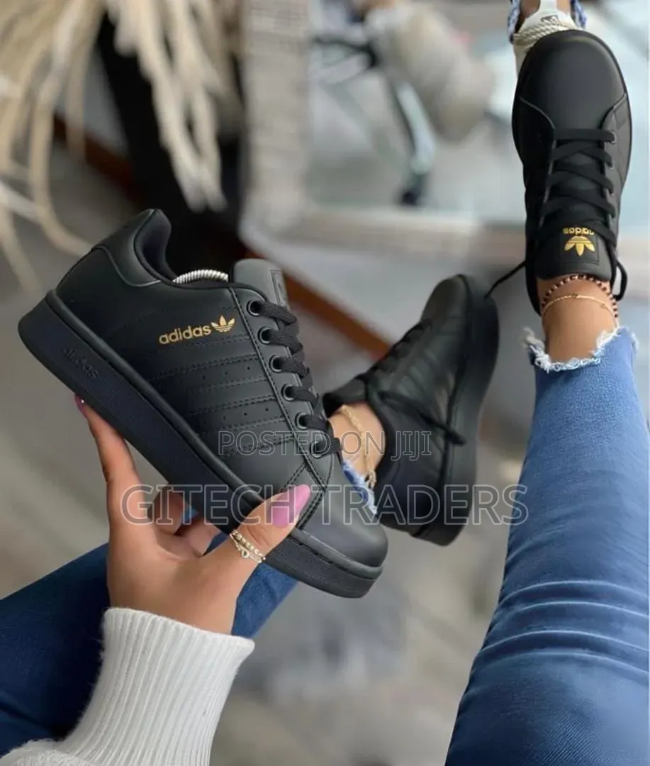 Adidas Sneakers