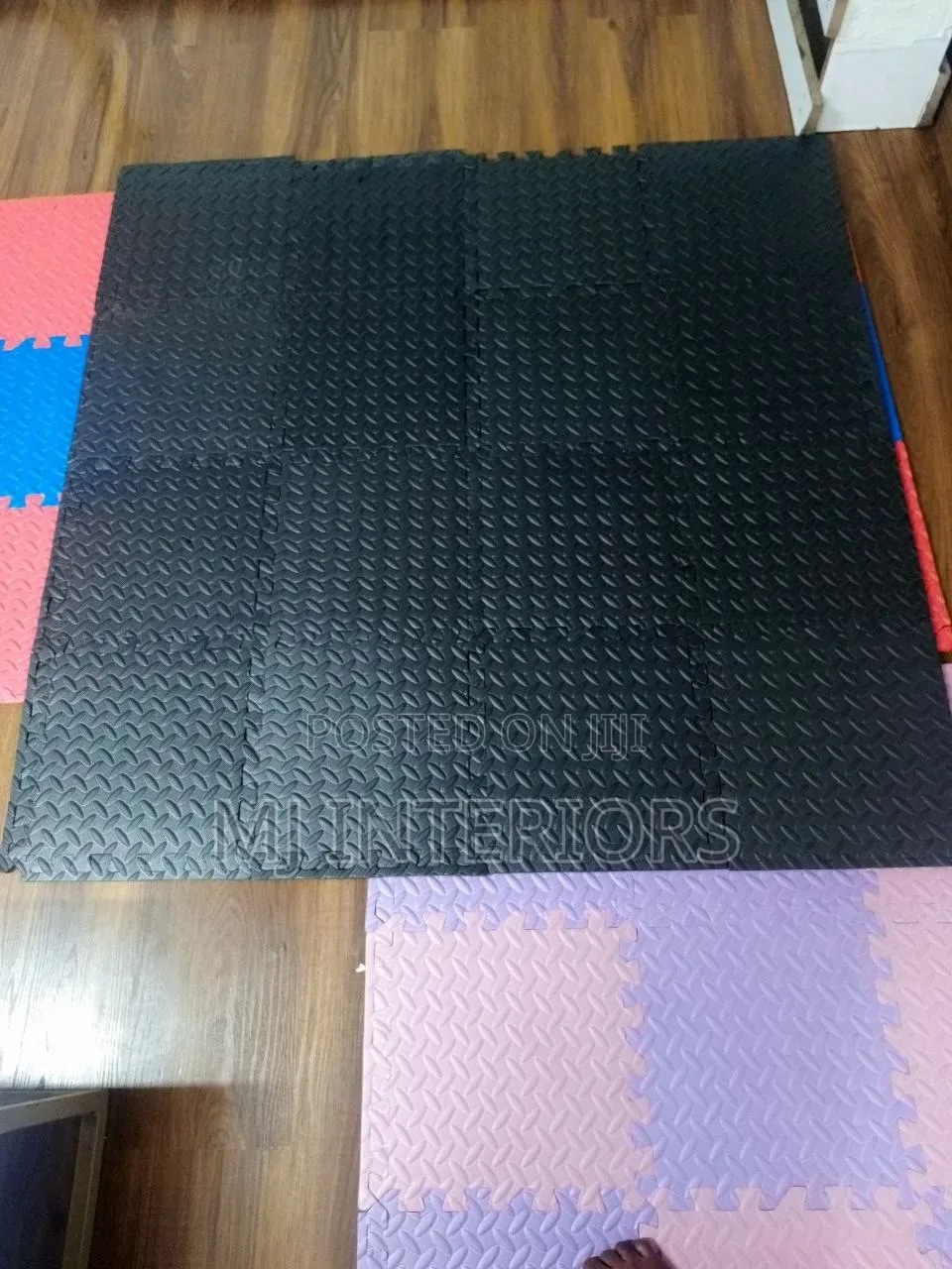 Expandable Interlocking Puzzle Mats